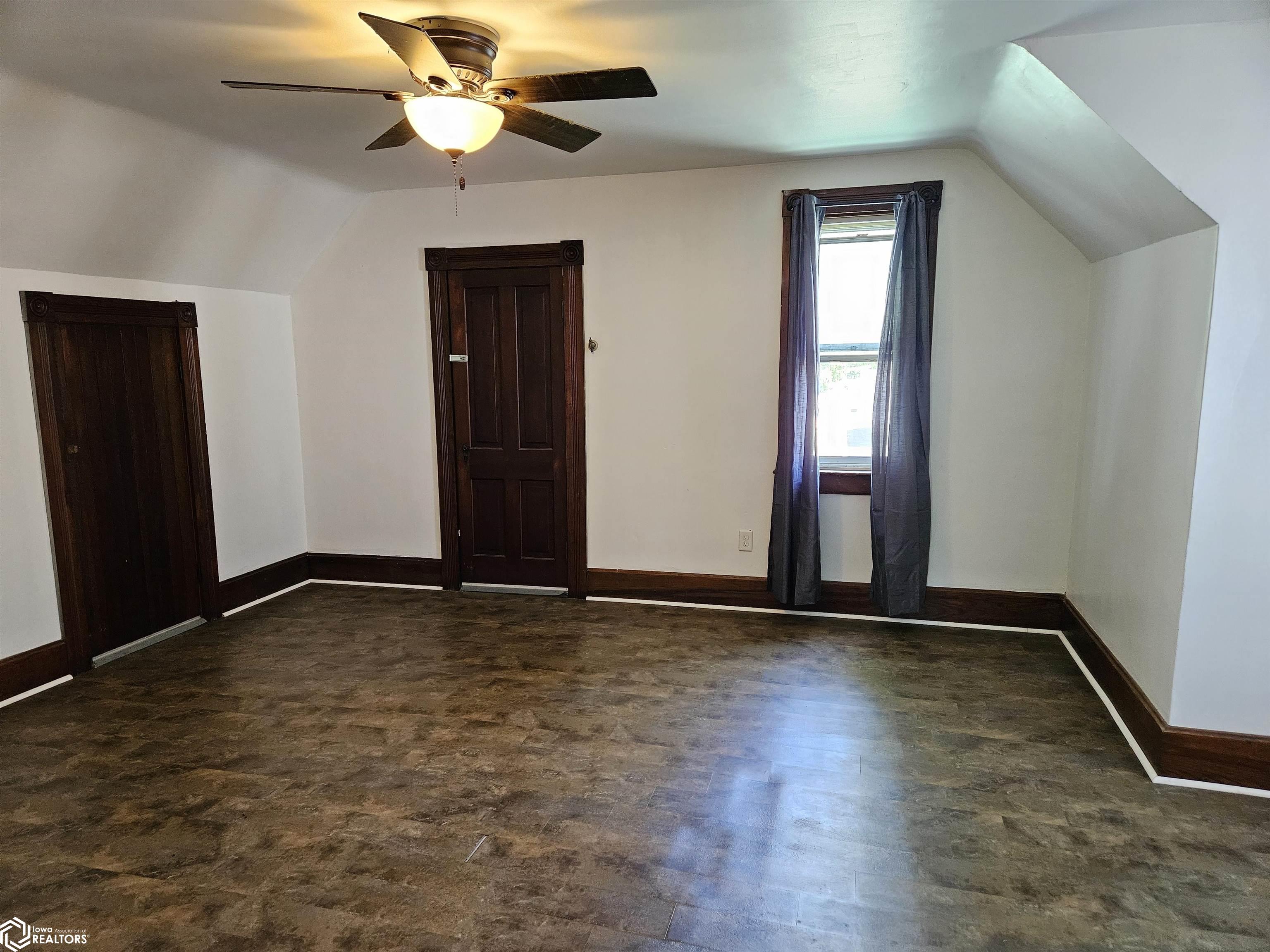 312 S 10th Street, Burlington, Iowa image 9
