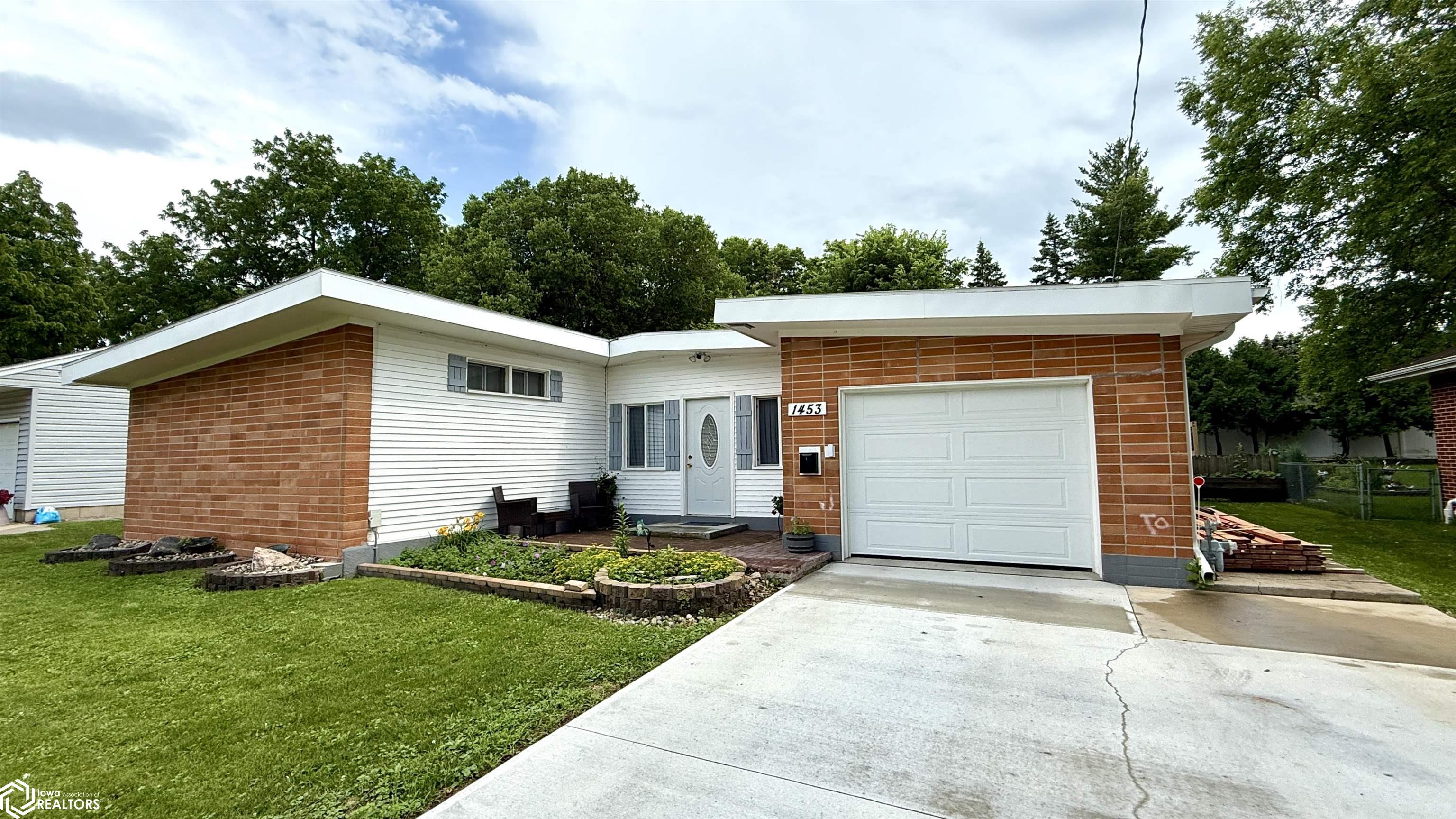 1453 3rd Street, Mason City, Iowa image 1