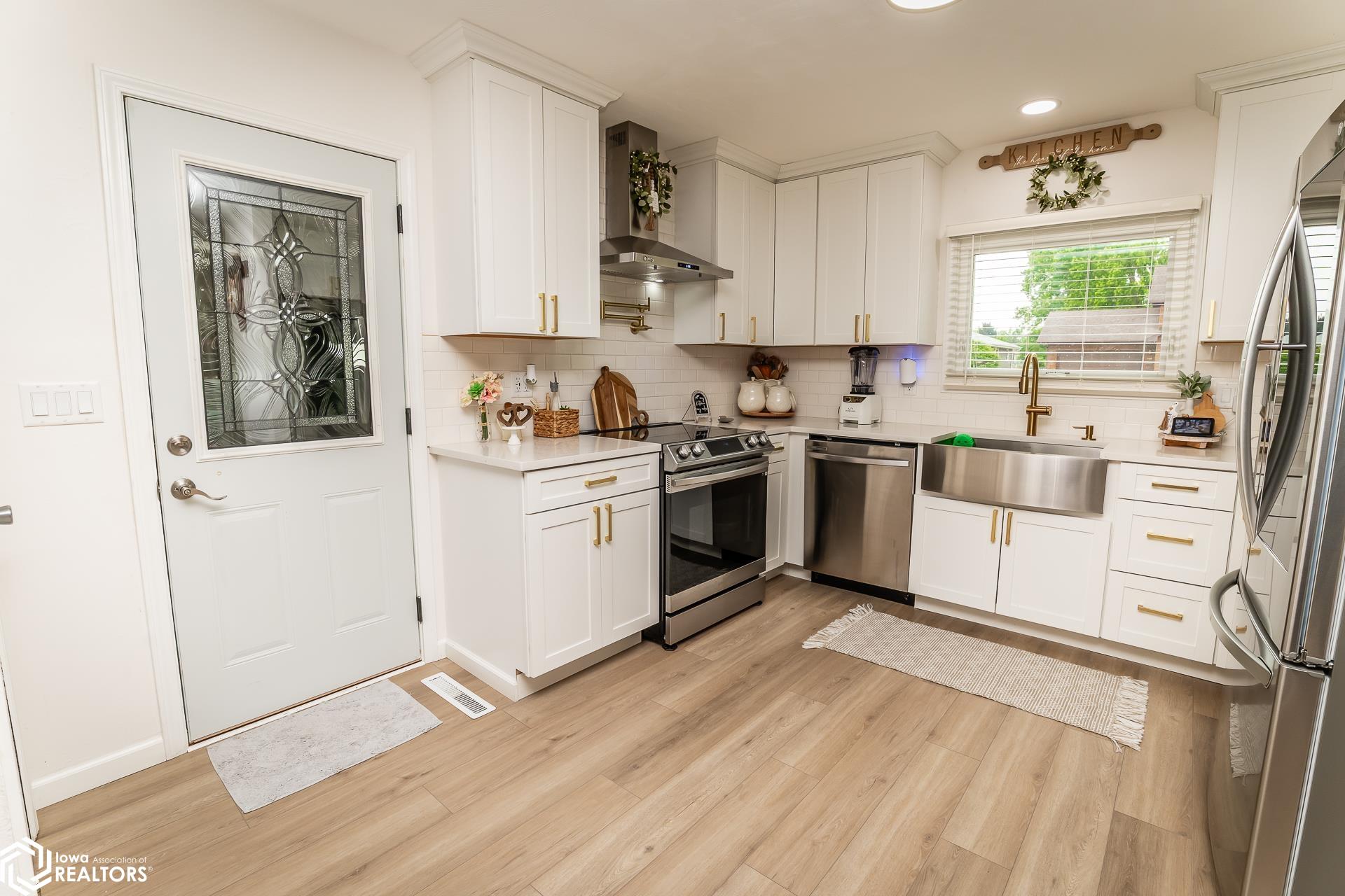 307 Edgeland Drive, Marshalltown, Iowa image 6