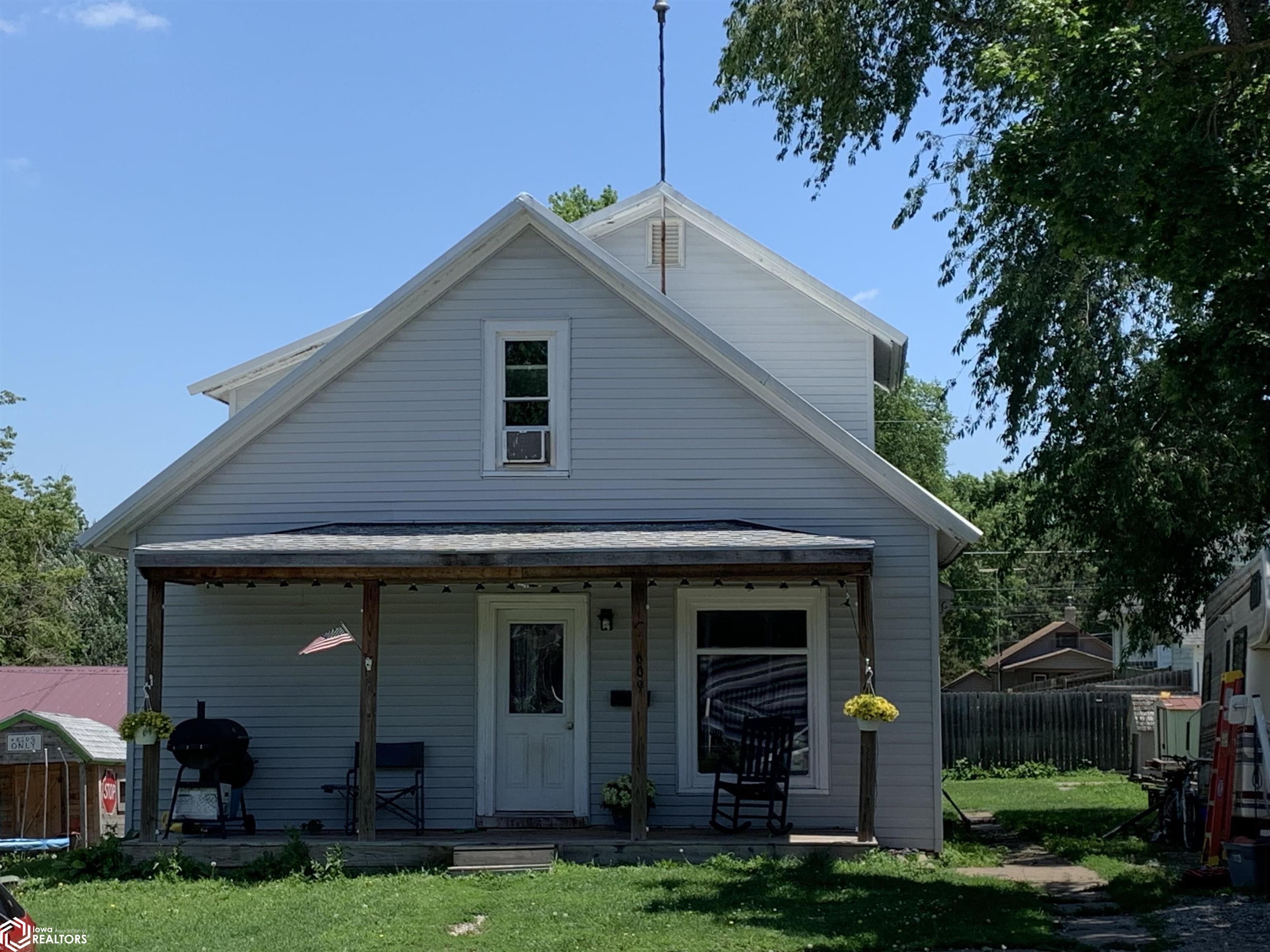 609 N Maple Street, Creston, Iowa image 1