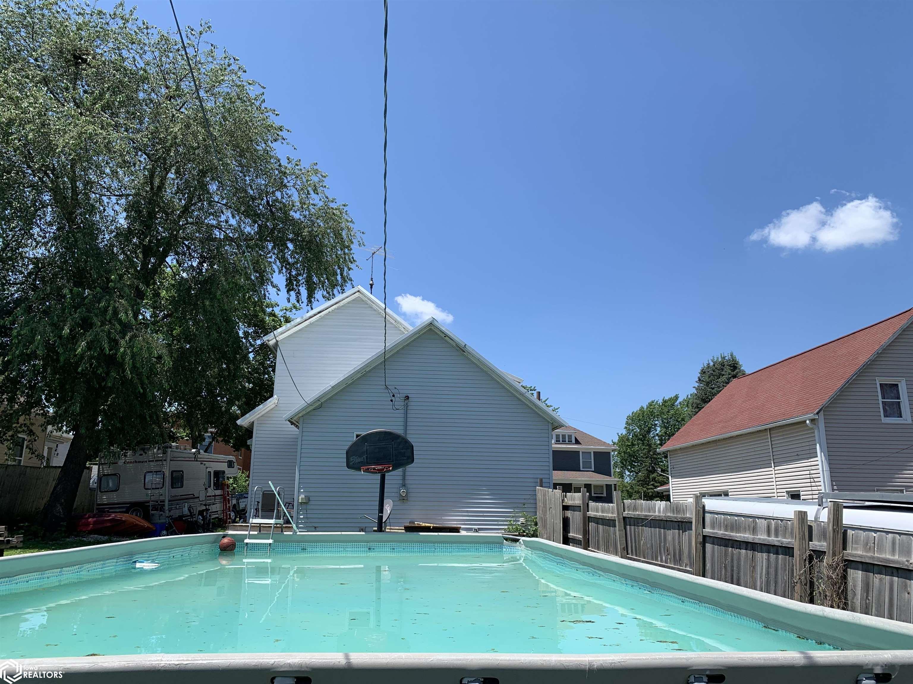 609 N Maple Street, Creston, Iowa image 2