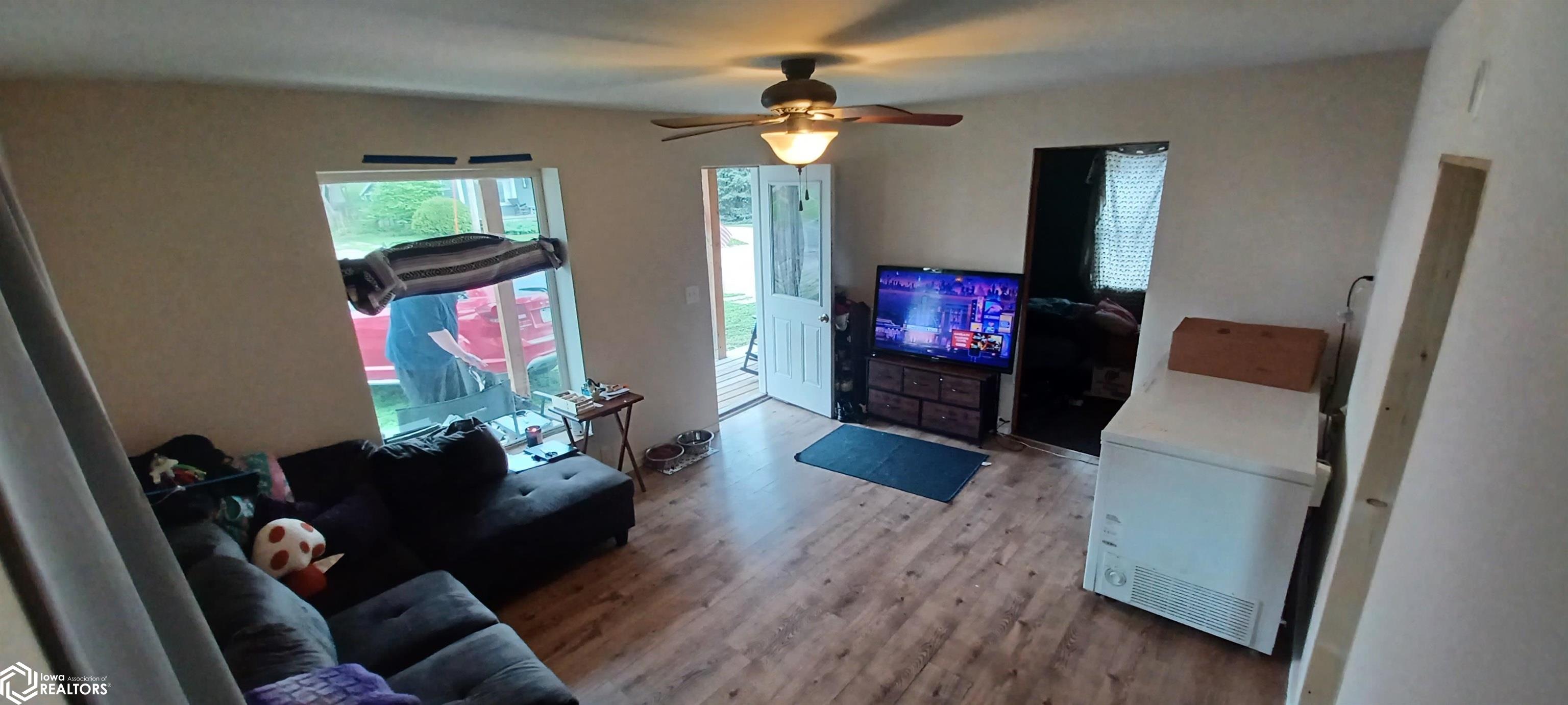 609 N Maple Street, Creston, Iowa image 3