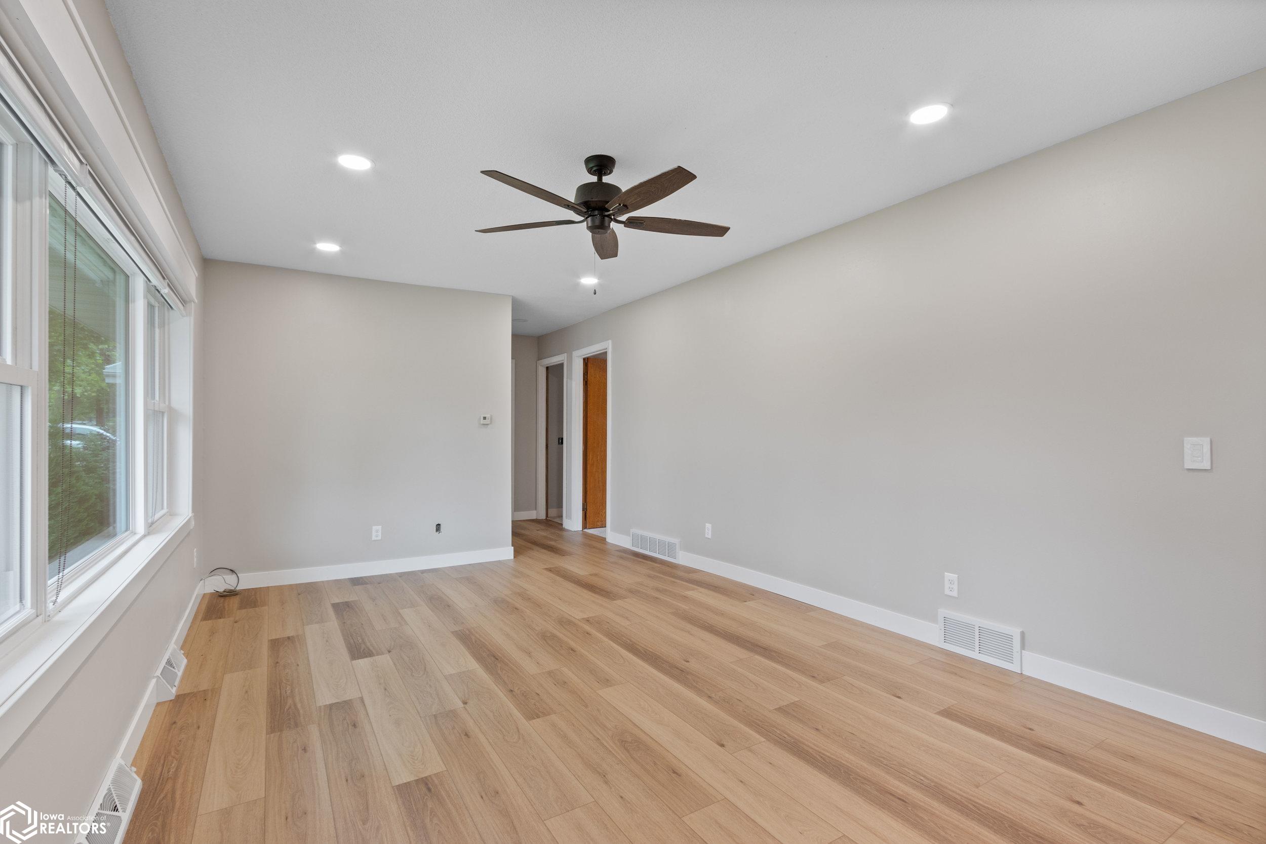 605 N Best St, Forest City, Iowa image 2