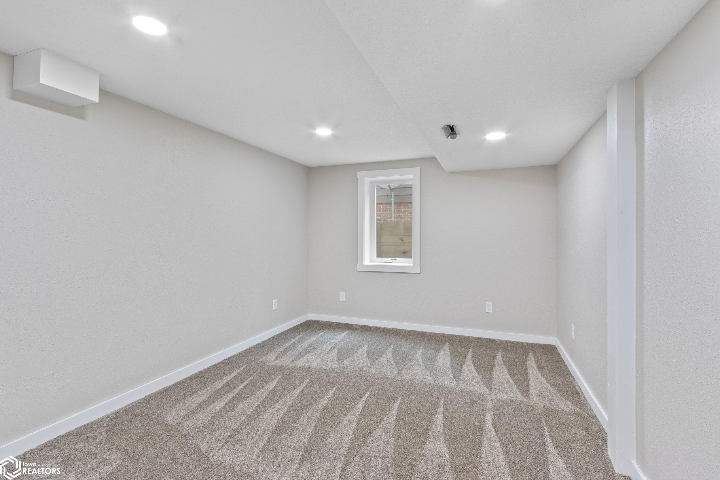 605 N Best St, Forest City, Iowa image 12