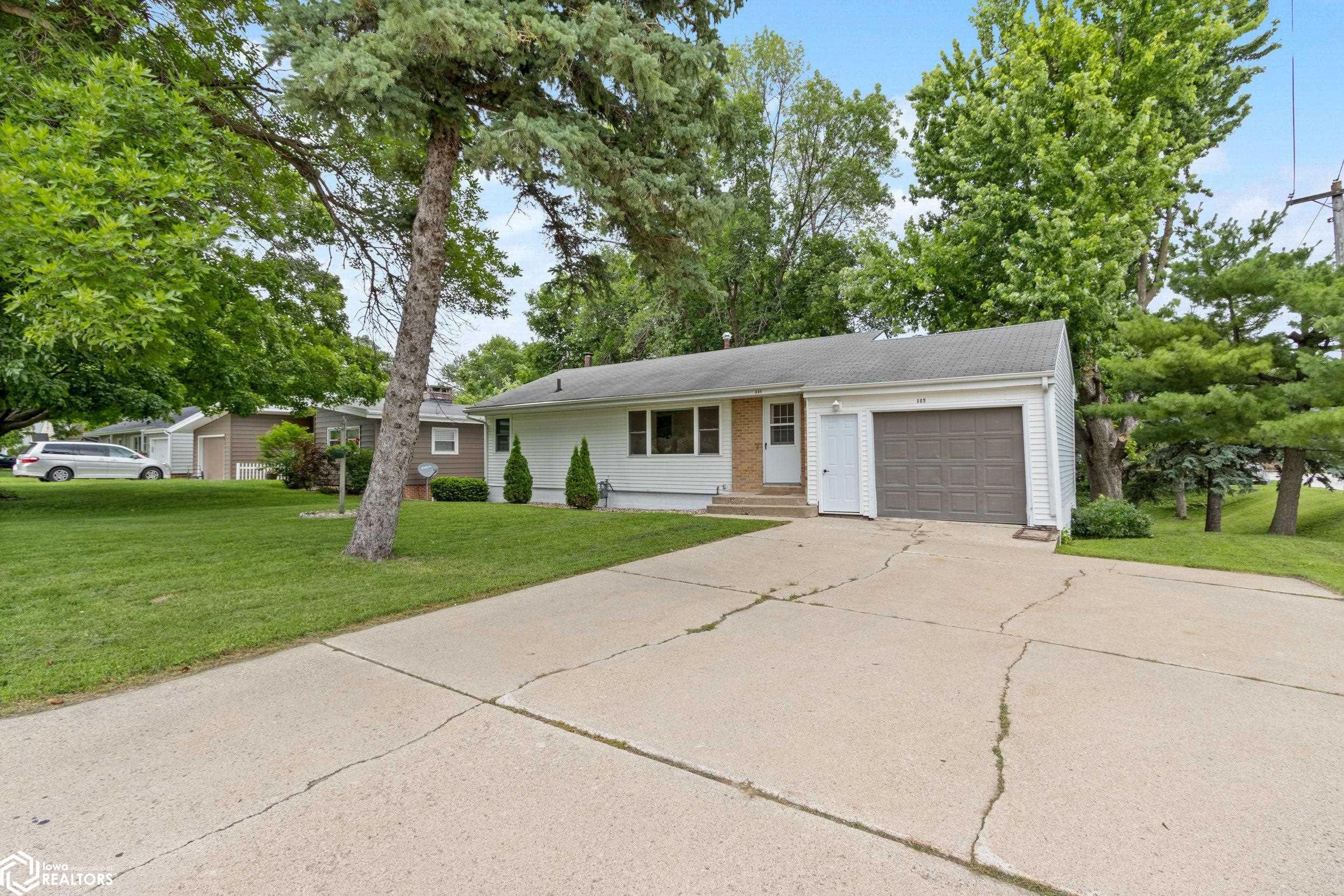 605 N Best St, Forest City, Iowa image 15