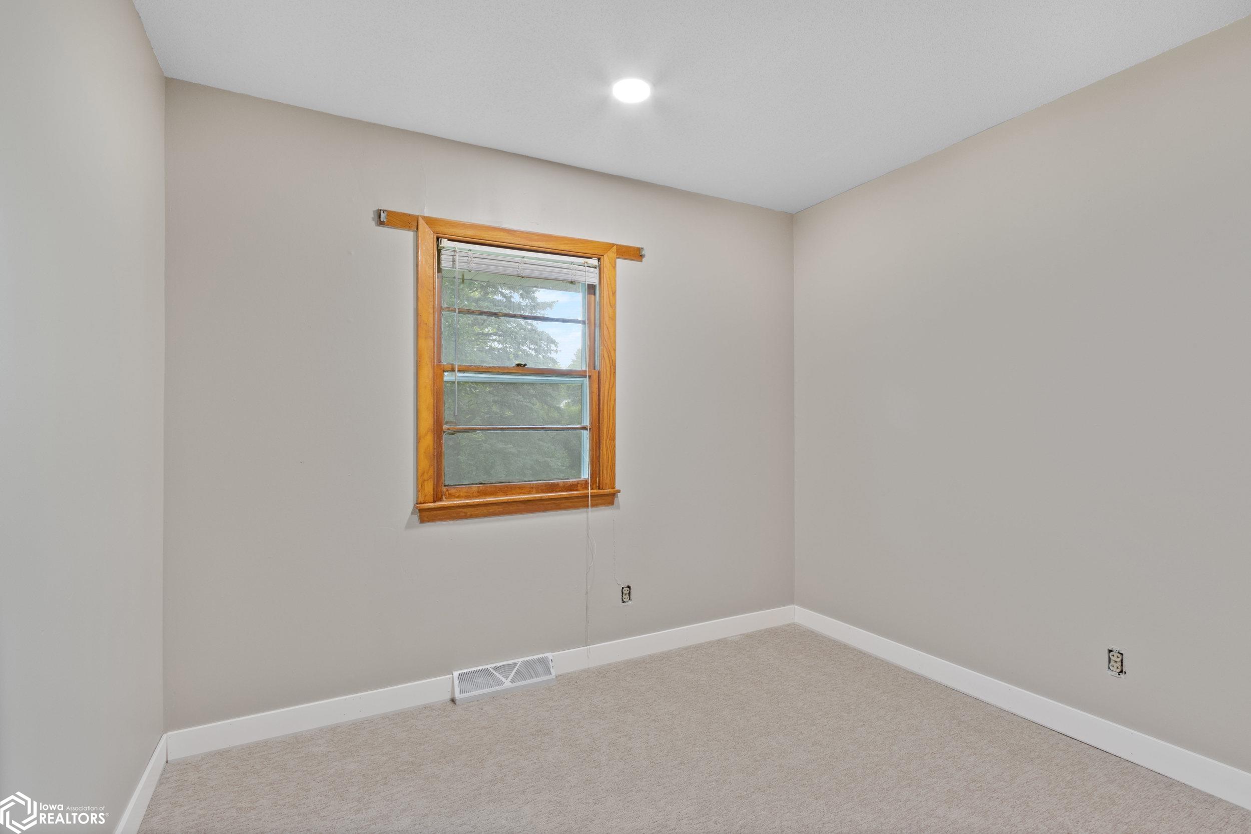 605 N Best St, Forest City, Iowa image 9