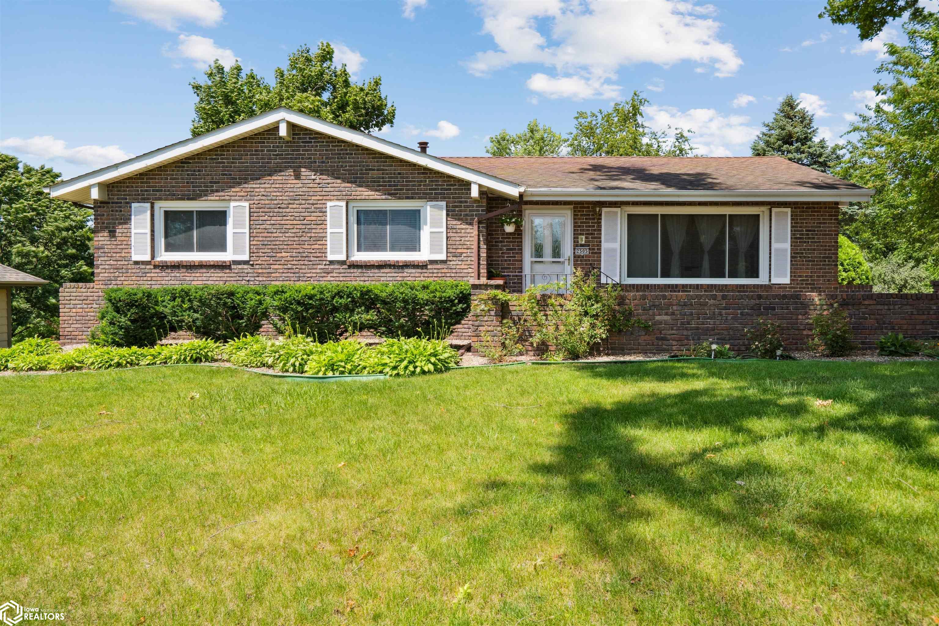 2505 Reyclif Drive, Marshalltown, Iowa image 1