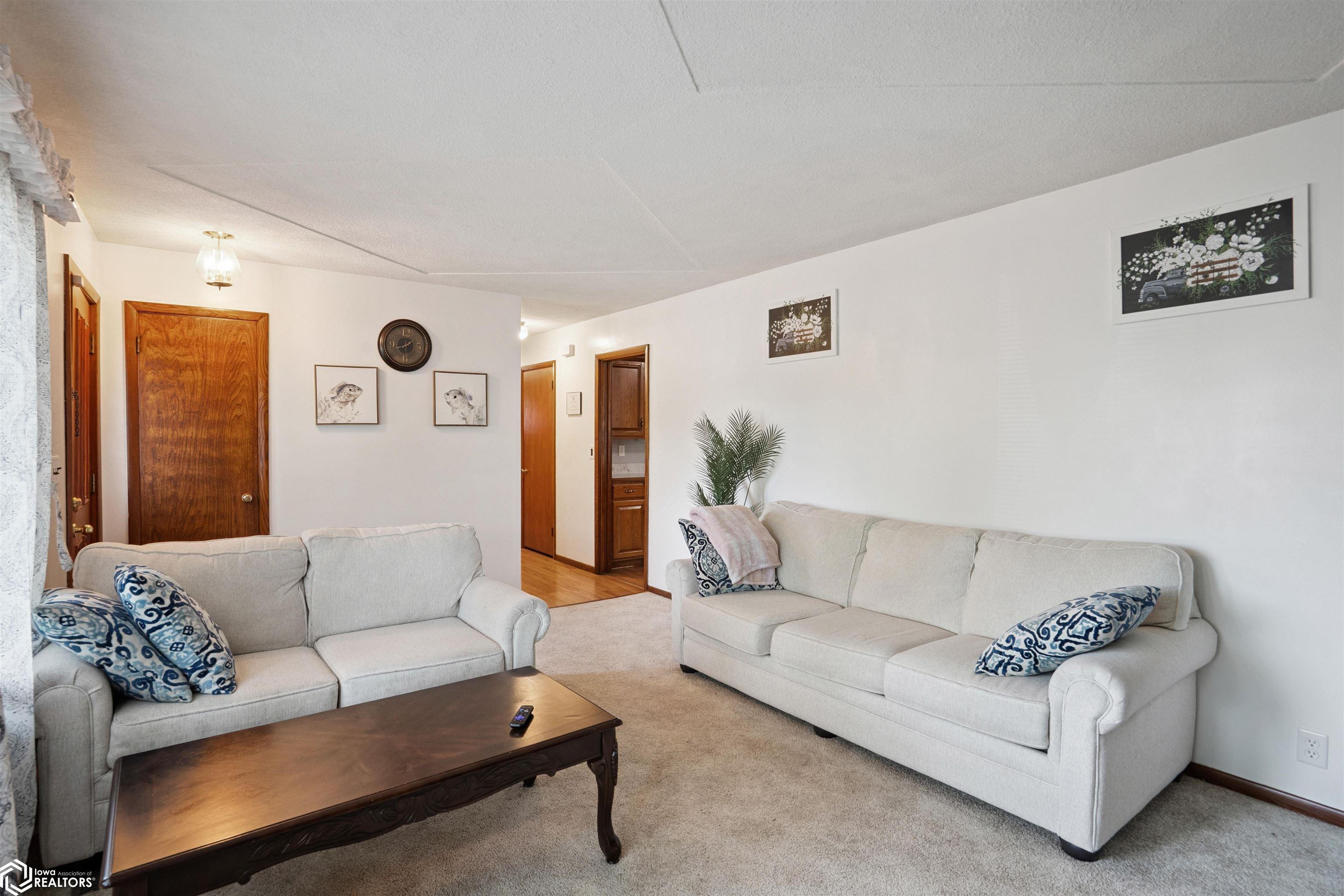 2505 Reyclif Drive, Marshalltown, Iowa image 5