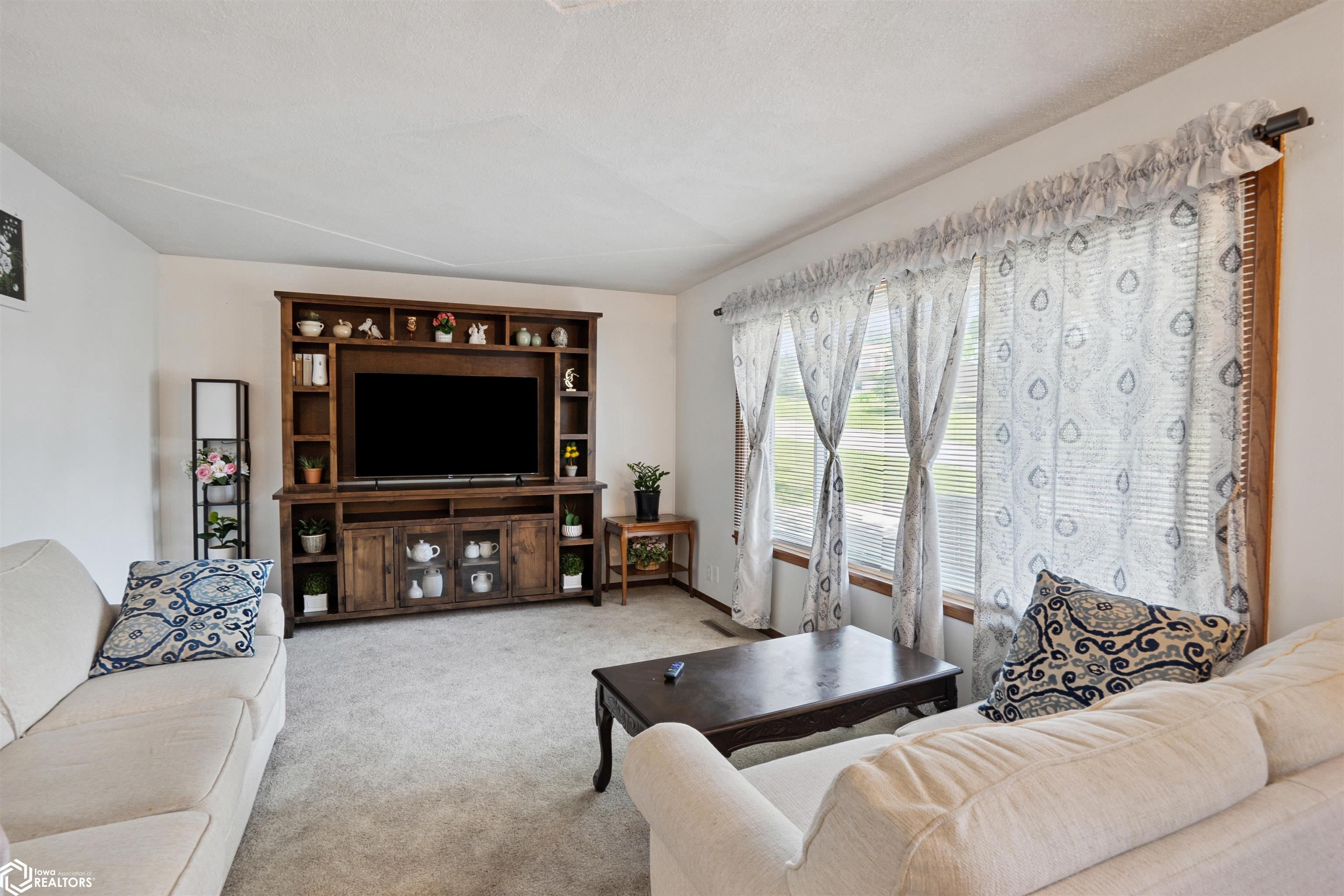 2505 Reyclif Drive, Marshalltown, Iowa image 6