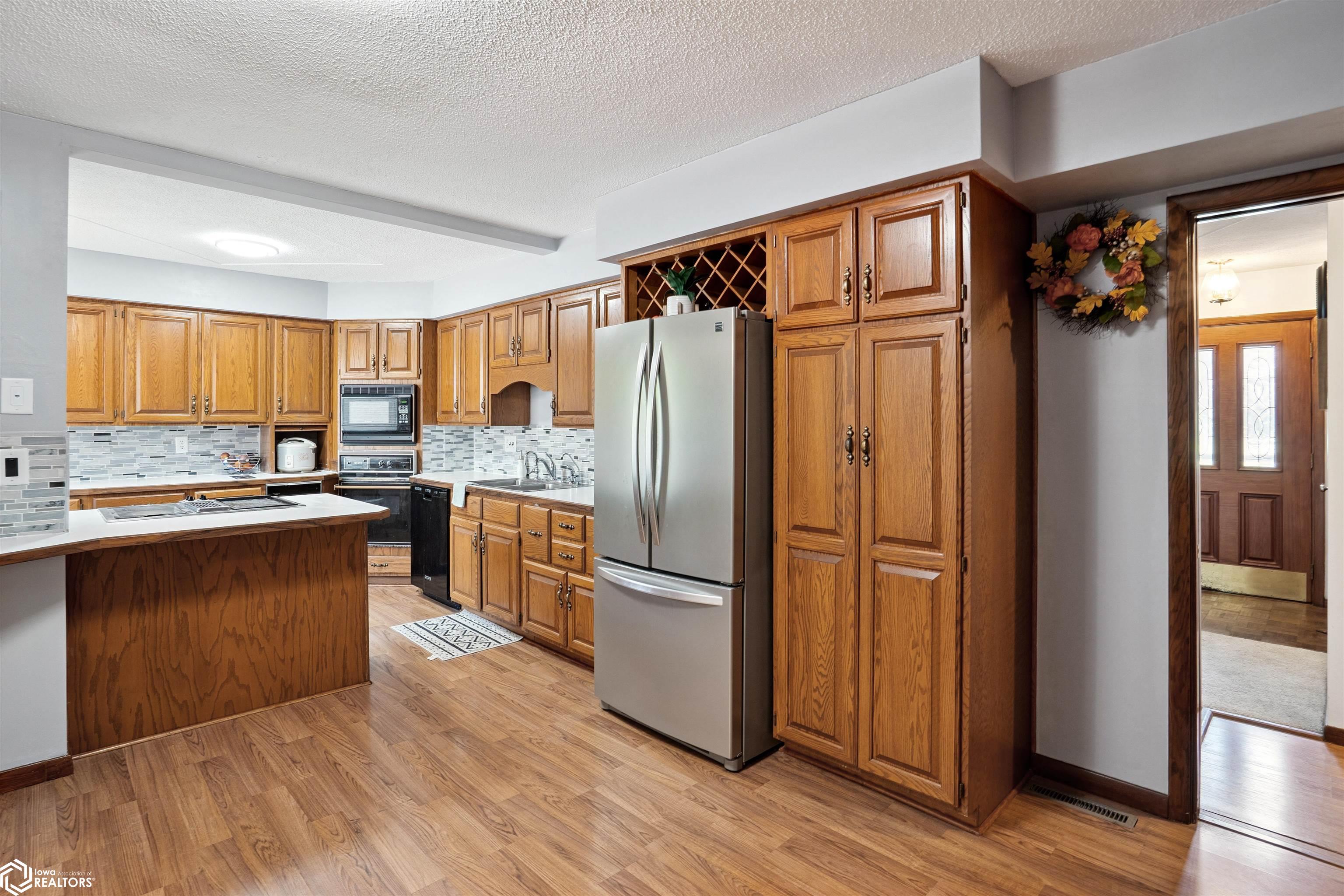 2505 Reyclif Drive, Marshalltown, Iowa image 7