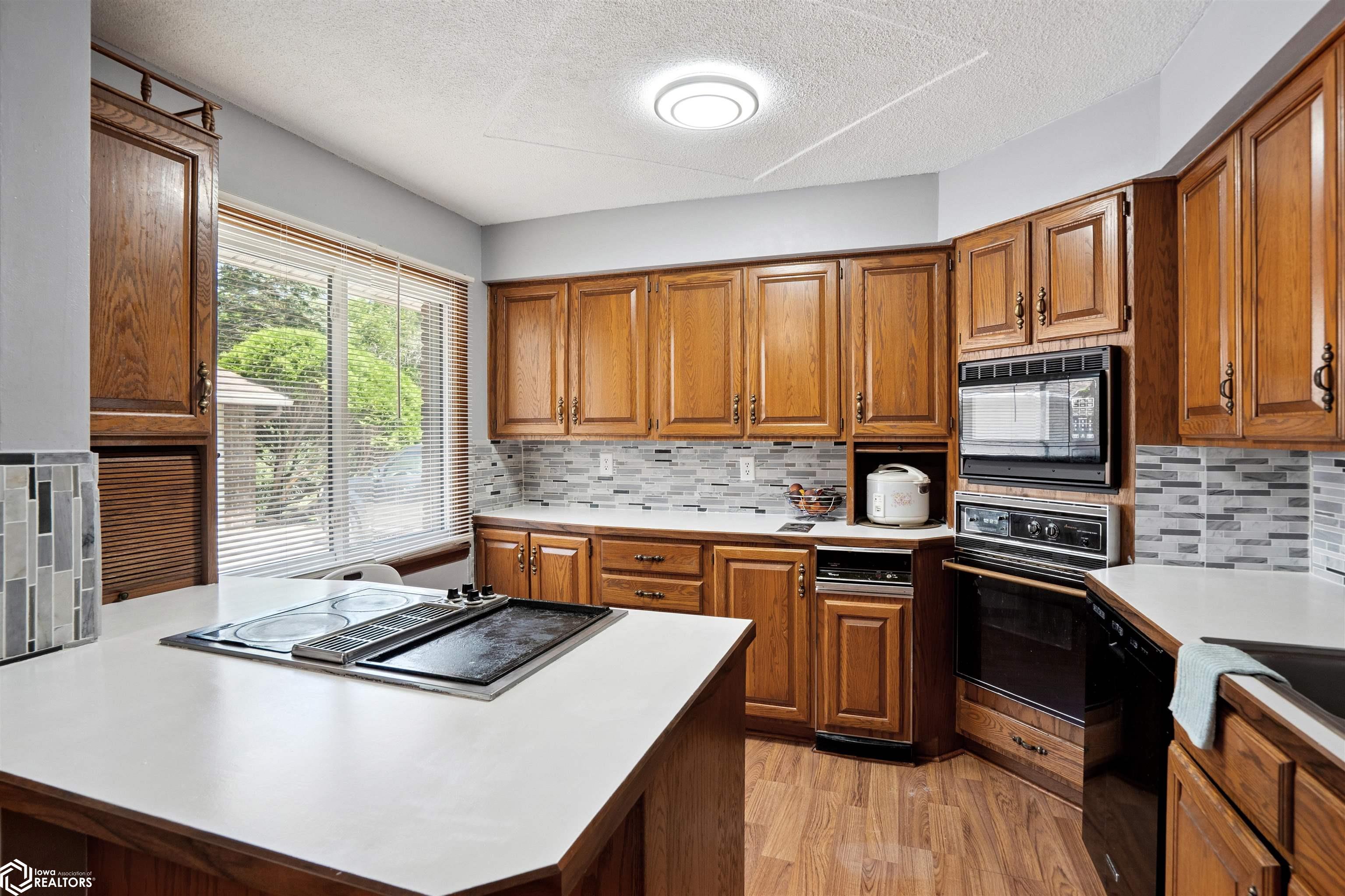 2505 Reyclif Drive, Marshalltown, Iowa image 9