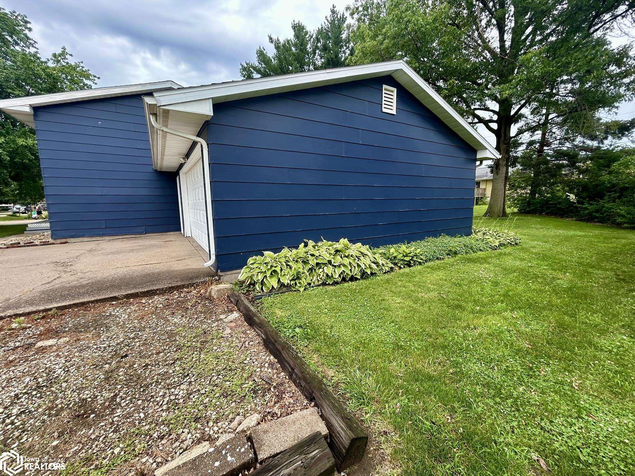304 Roy El Court, Wapello, Iowa image 3