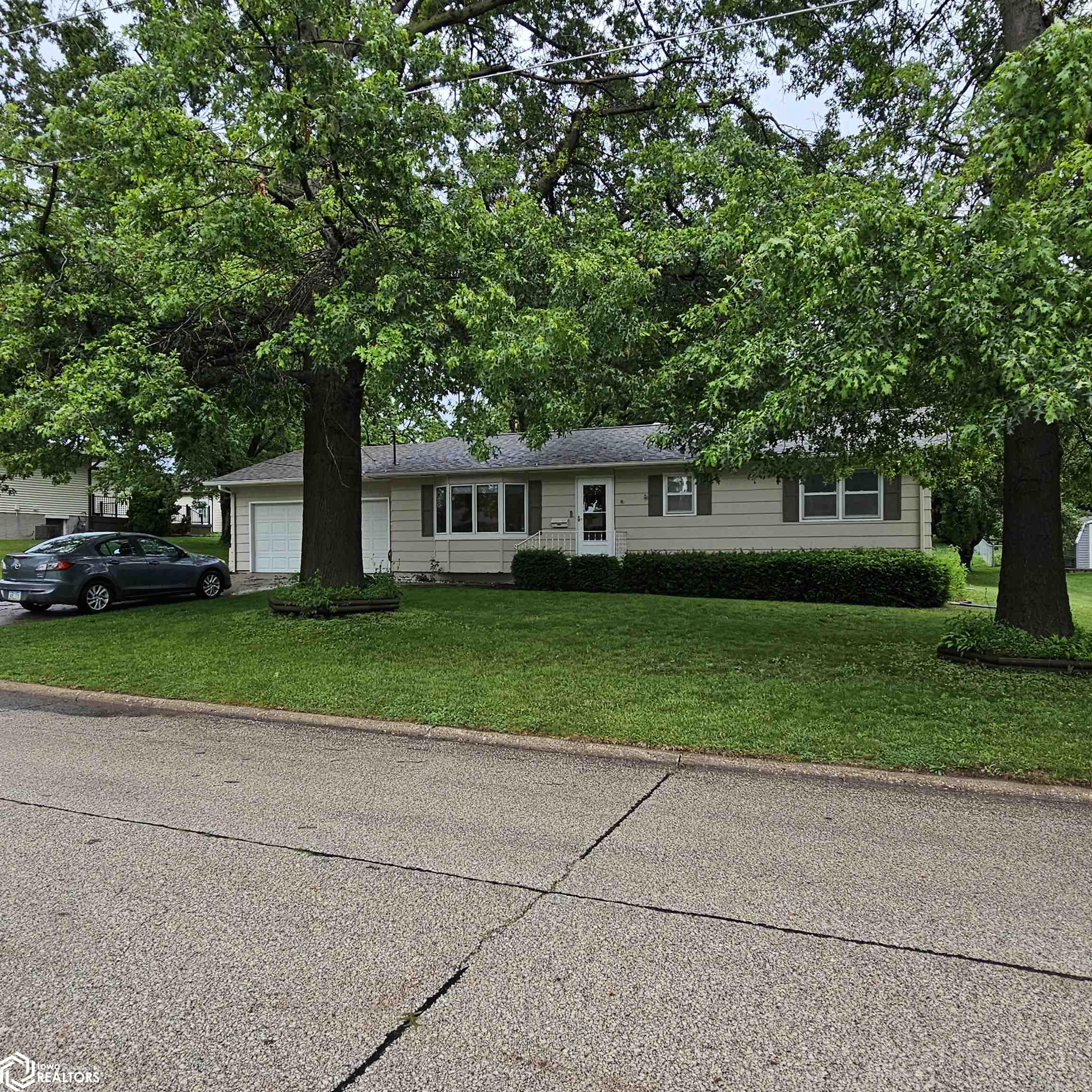 1003 N Vine Street, Creston, Iowa image 1