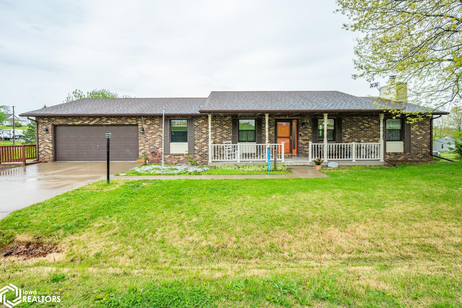 209 S Vine Avenue, Lacona, Iowa image 1