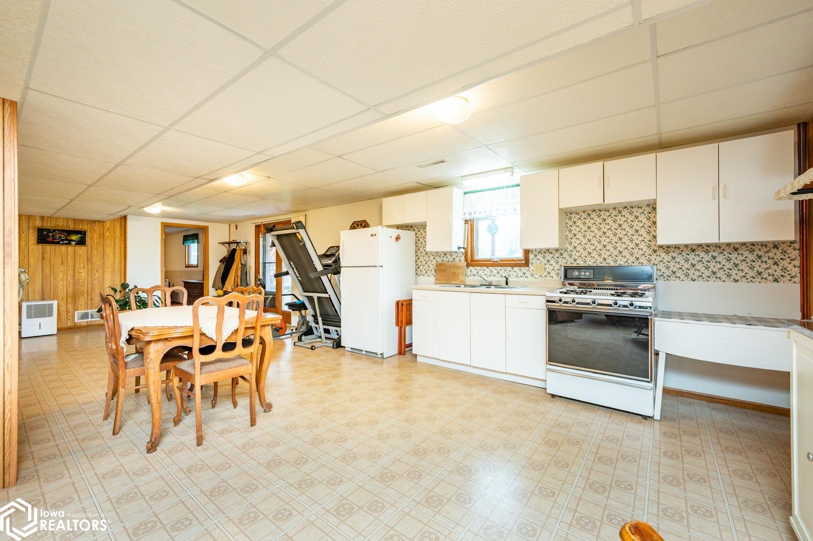 209 S Vine Avenue, Lacona, Iowa image 19