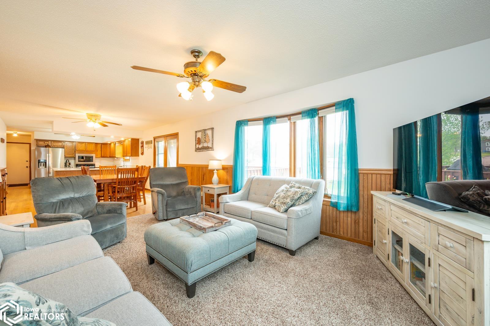 209 S Vine Avenue, Lacona, Iowa image 5