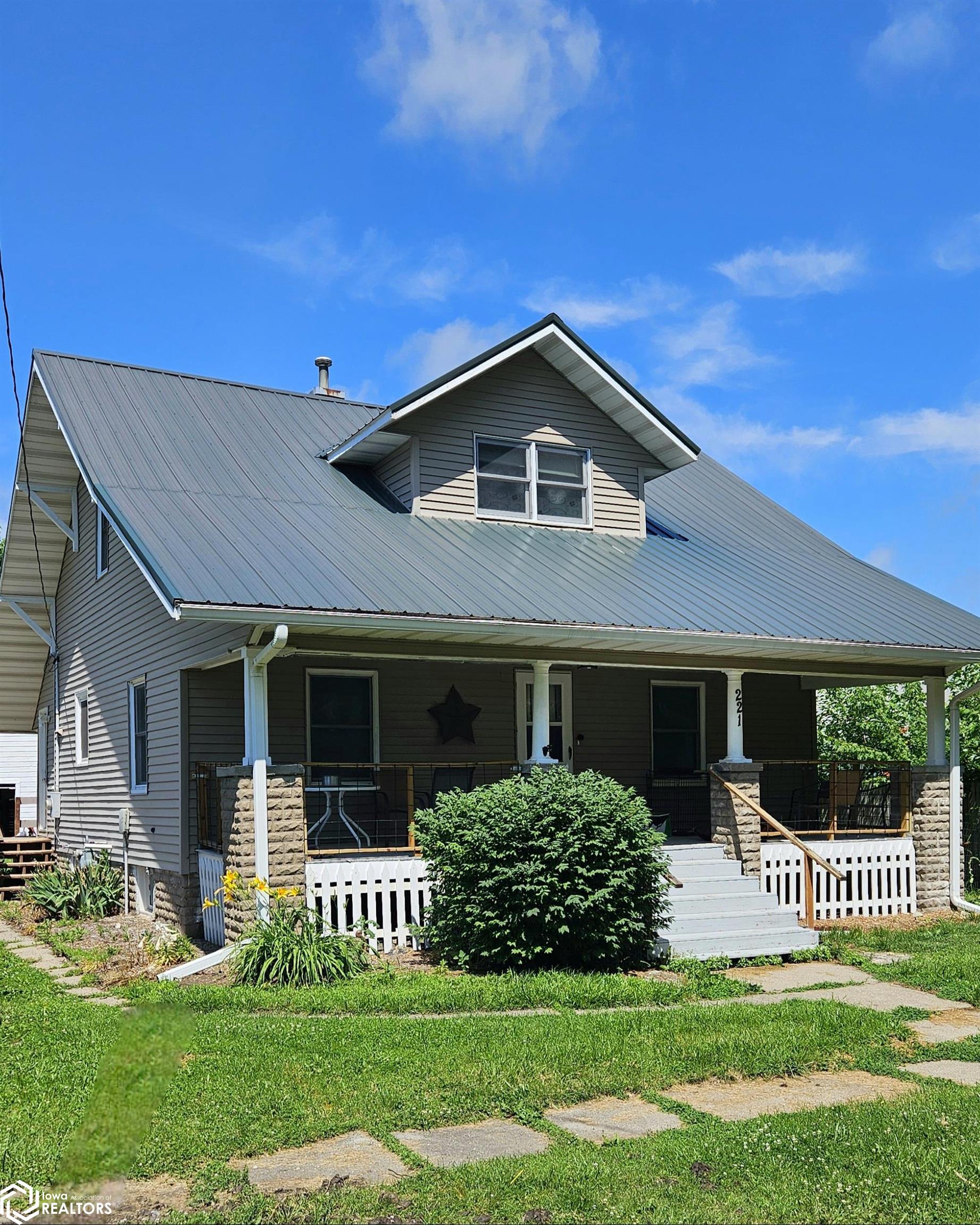 221 S Cross Street, Birmingham, Iowa image 2