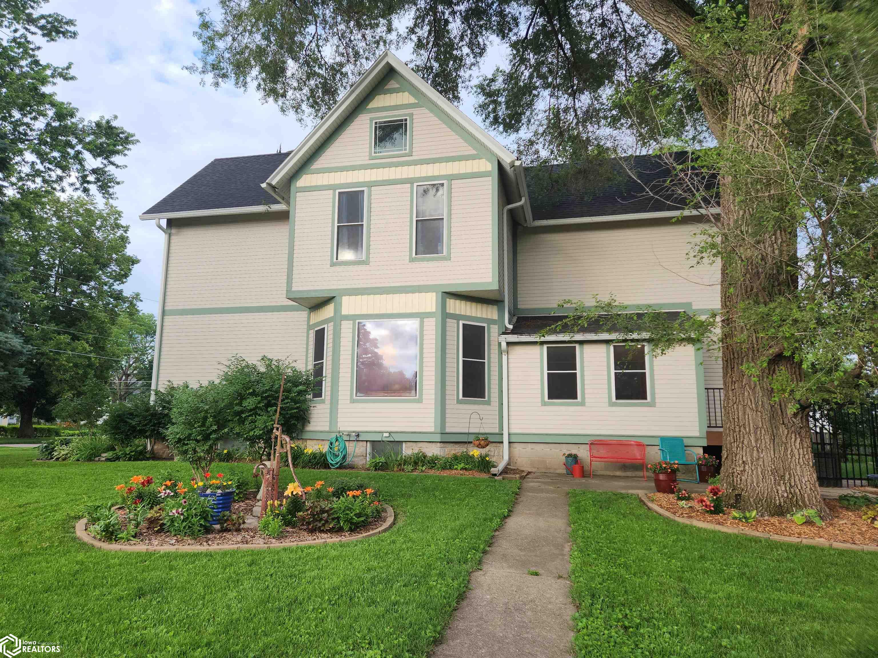 1204 3rd Avenue, Grinnell, Iowa image 2