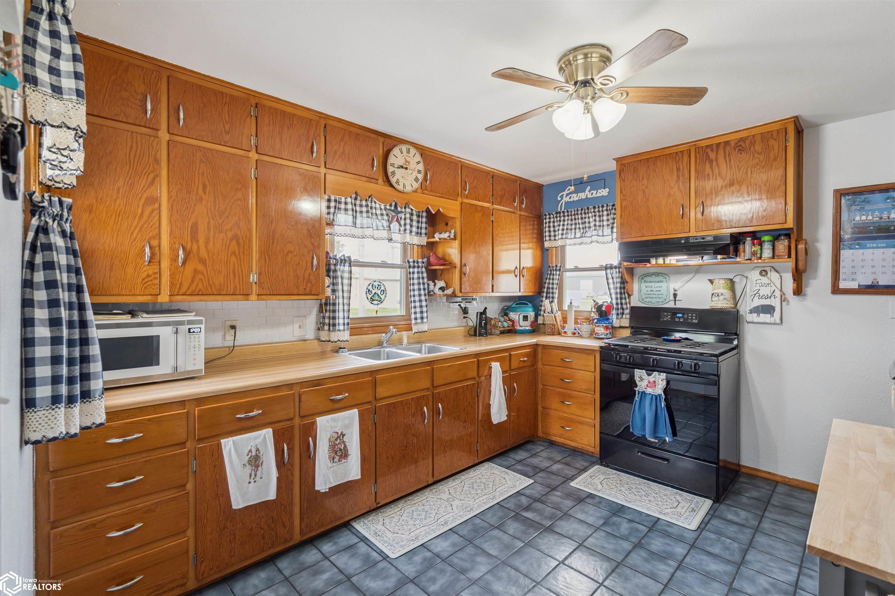 201 N 8th Street, Montezuma, Iowa image 9