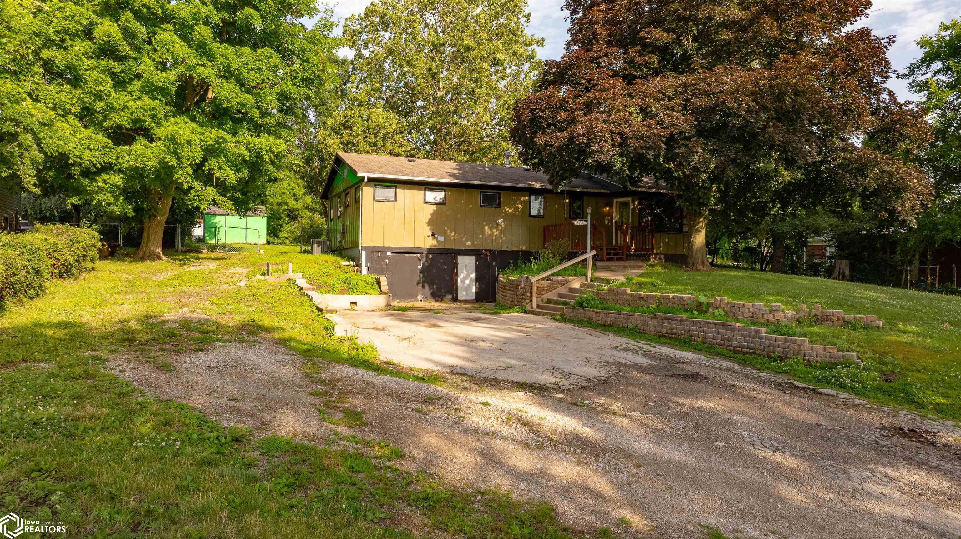 221 Skyline Drive, Ottumwa, Iowa image 1