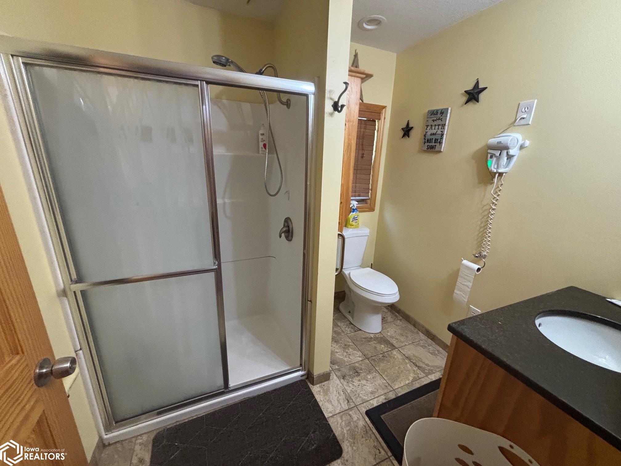6110 N Lakeshore Drive, Brooklyn, Iowa image 13