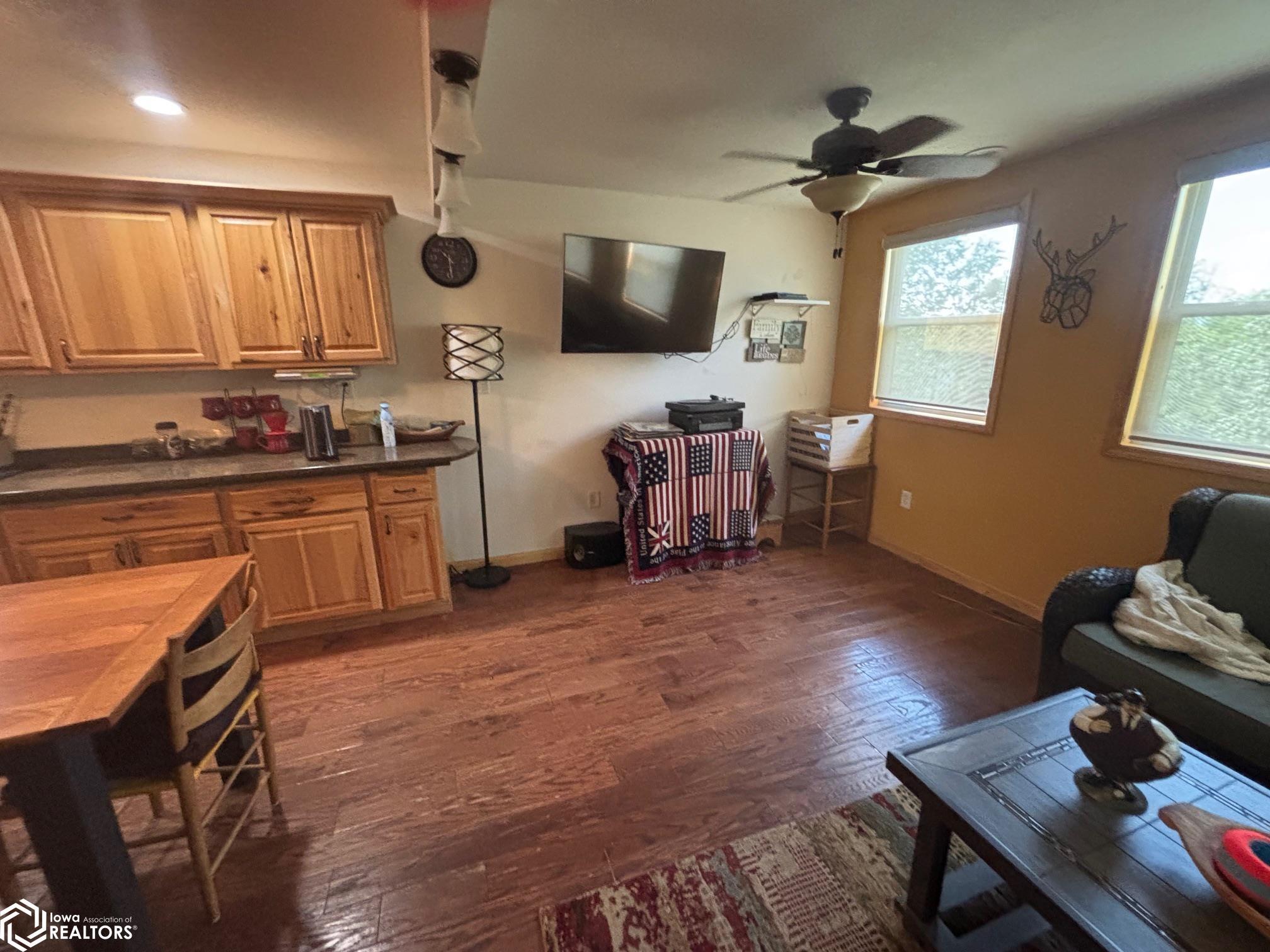 6110 N Lakeshore Drive, Brooklyn, Iowa image 9