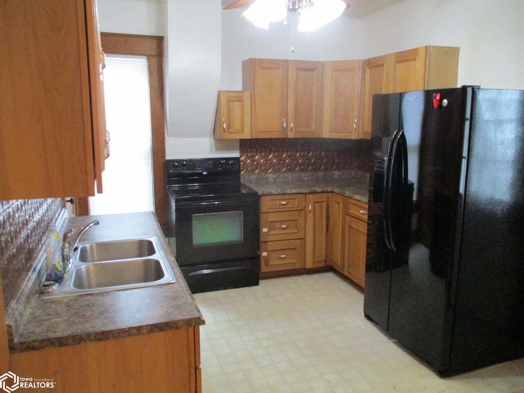 309 W 6th Street, Vinton, Iowa image 6