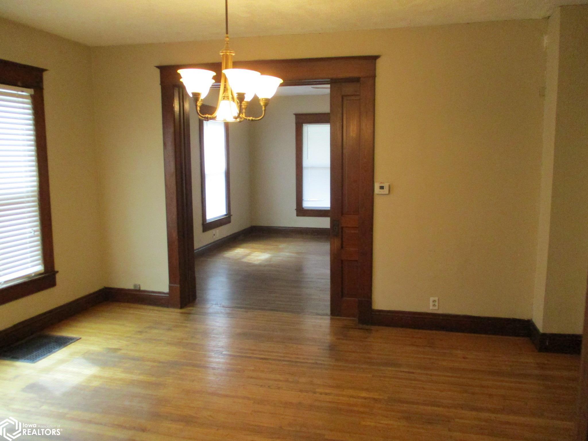 309 W 6th Street, Vinton, Iowa image 8