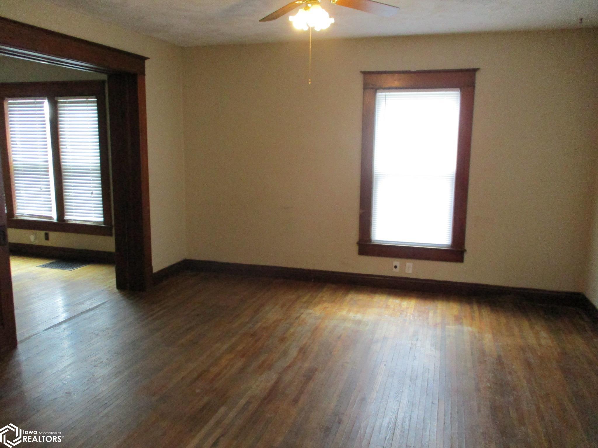 309 W 6th Street, Vinton, Iowa image 9
