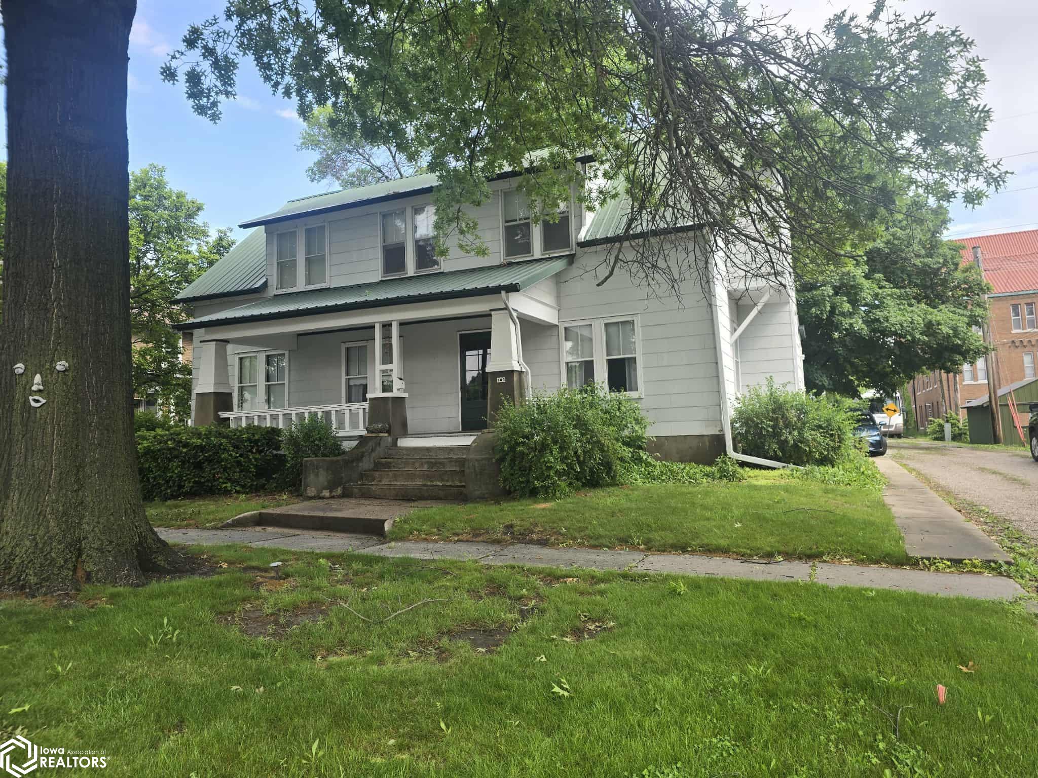 105 W Adams Avenue, Fairfield, Iowa image 1