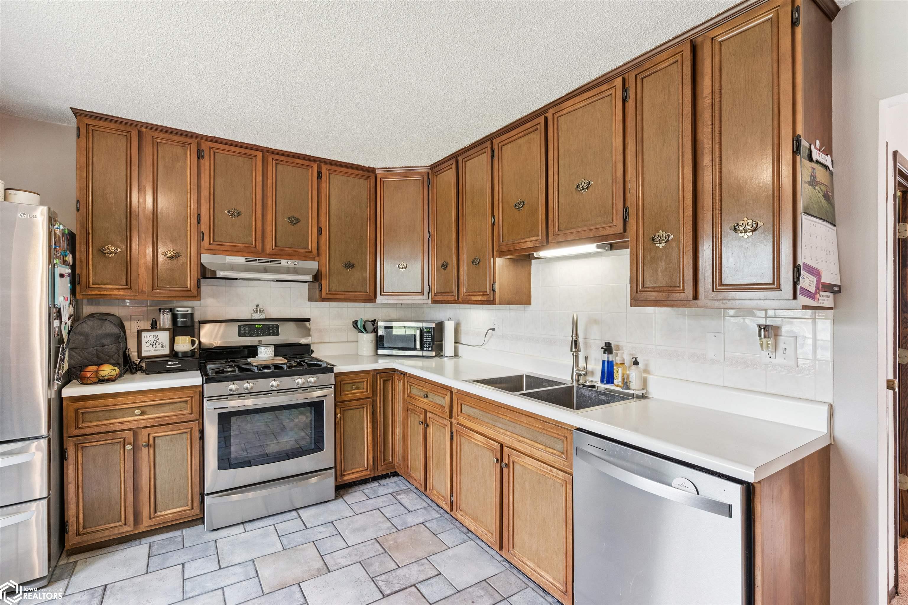 206 Main Street, Grinnell, Iowa image 9