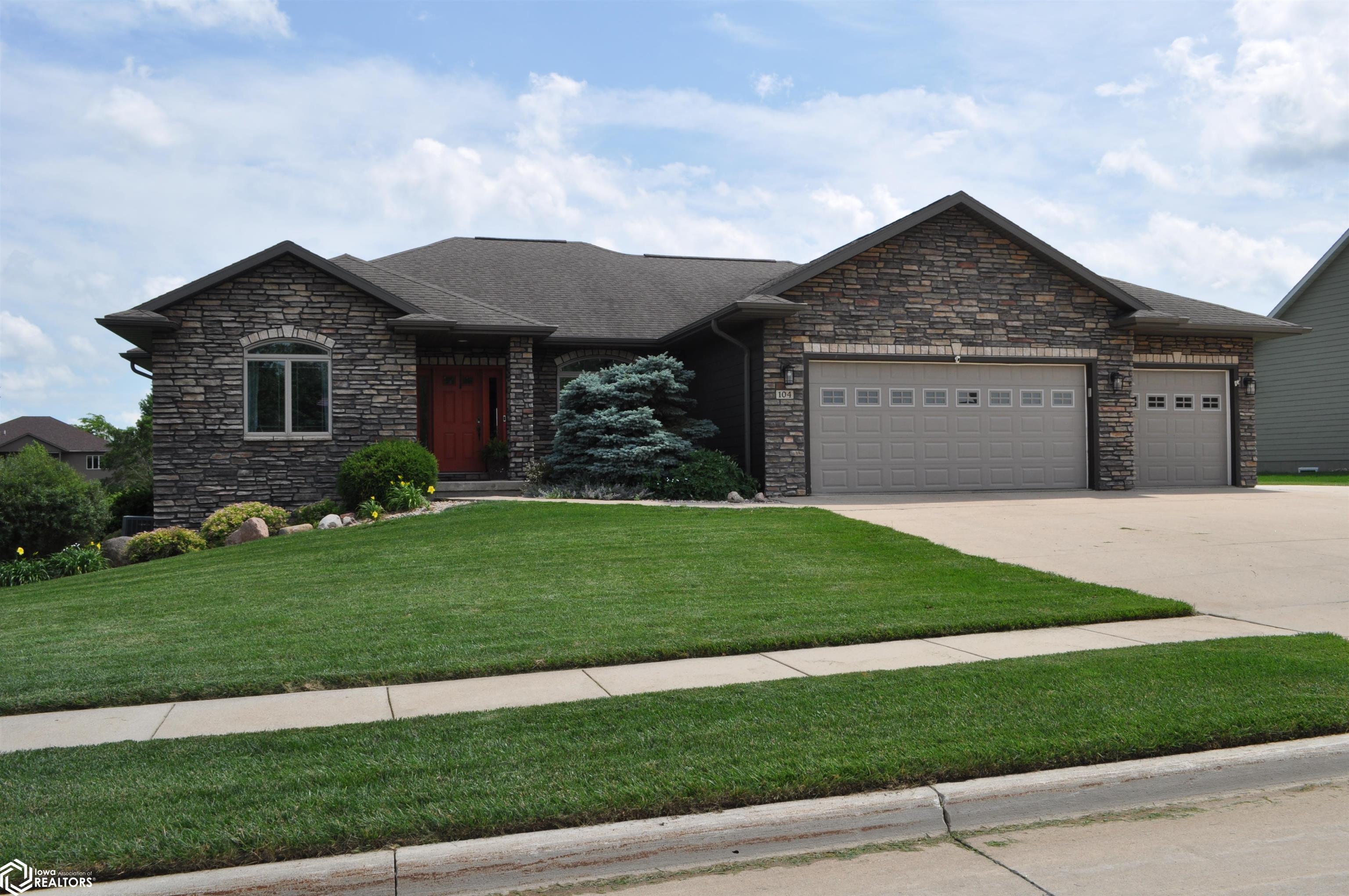104 E Timber Creek Drive, Carroll, Iowa image 1