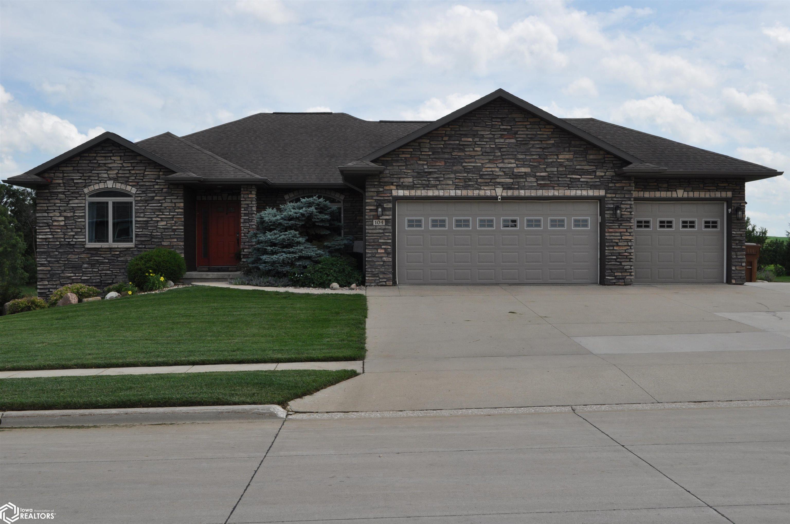 104 E Timber Creek Drive, Carroll, Iowa image 2