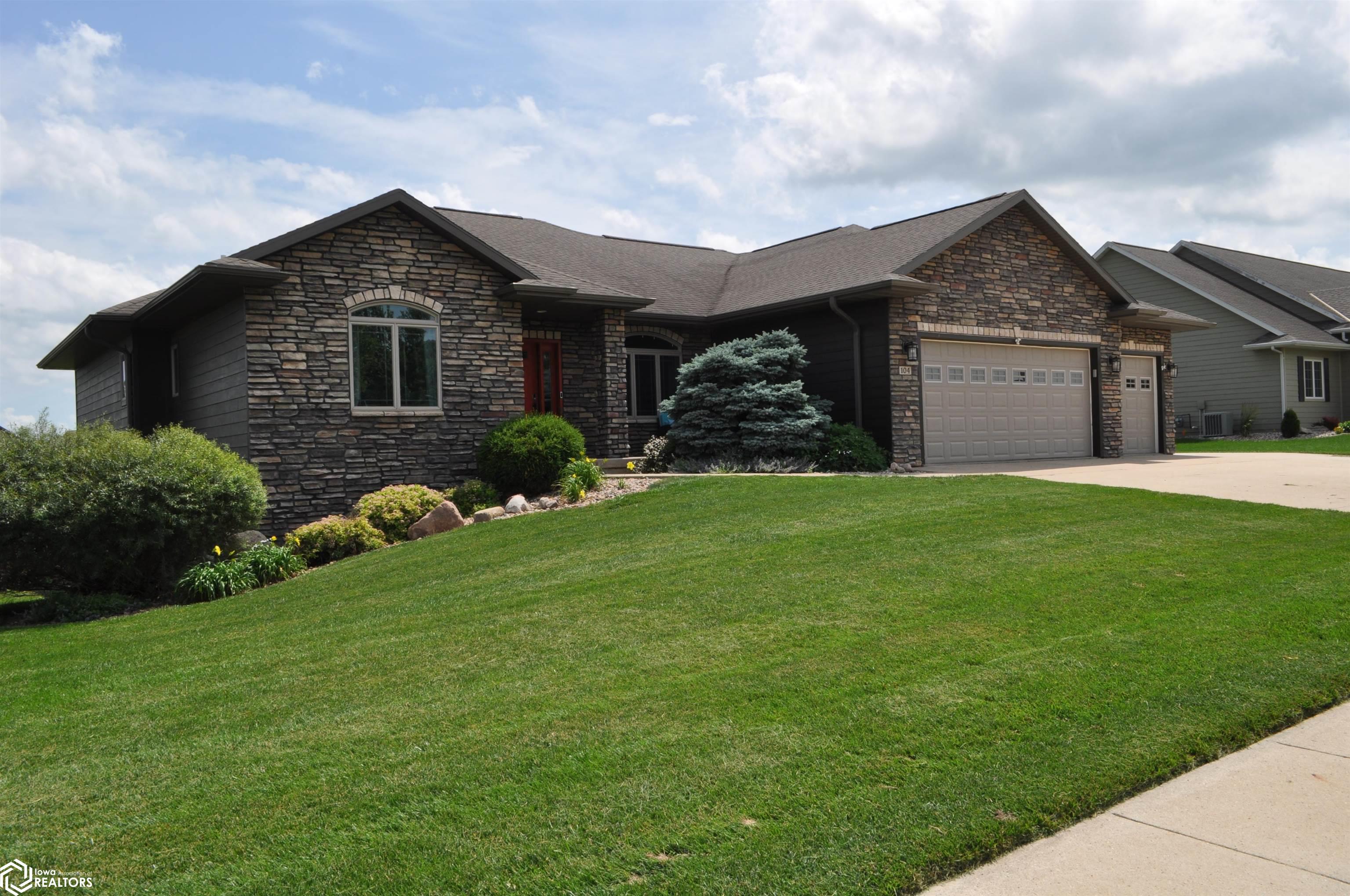 104 E Timber Creek Drive, Carroll, Iowa image 4