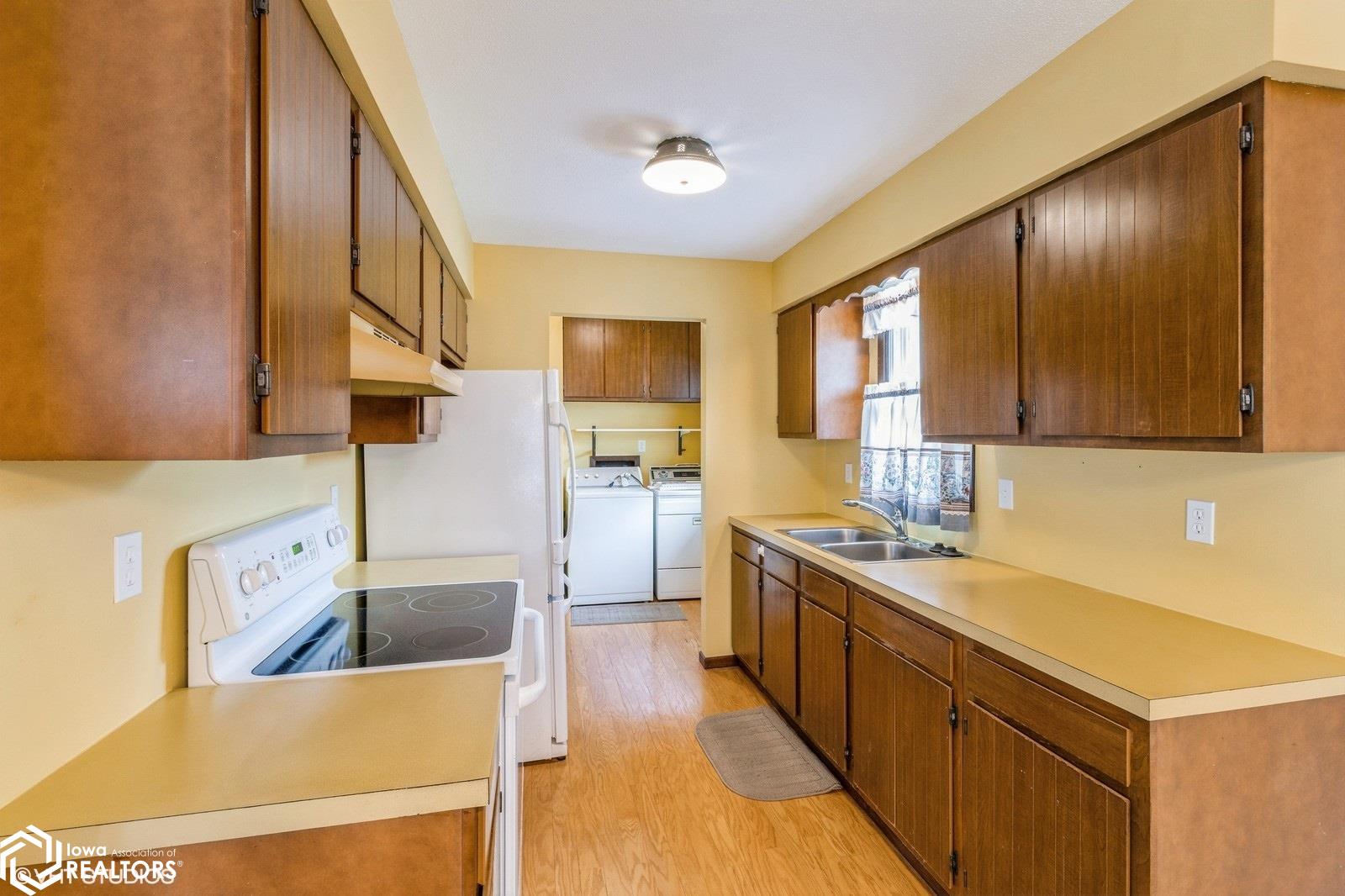 208 Young Street, Marshalltown, Iowa image 13