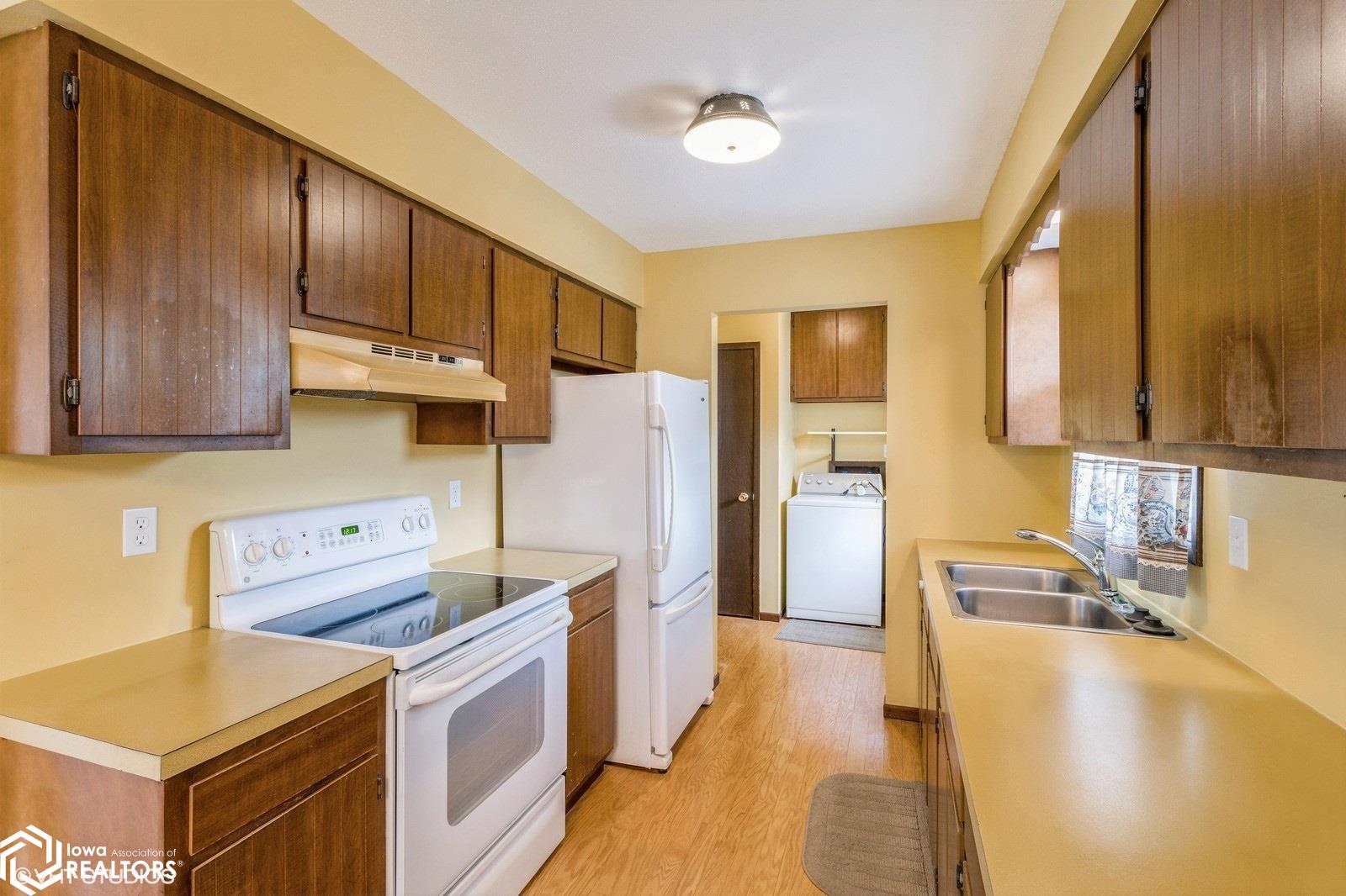 208 Young Street, Marshalltown, Iowa image 14