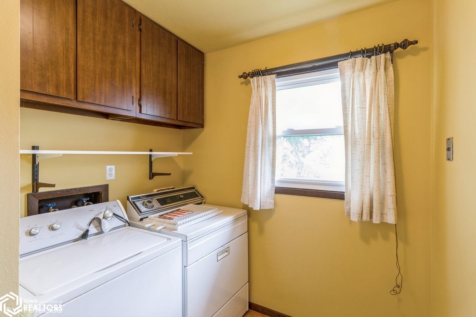 208 Young Street, Marshalltown, Iowa image 16