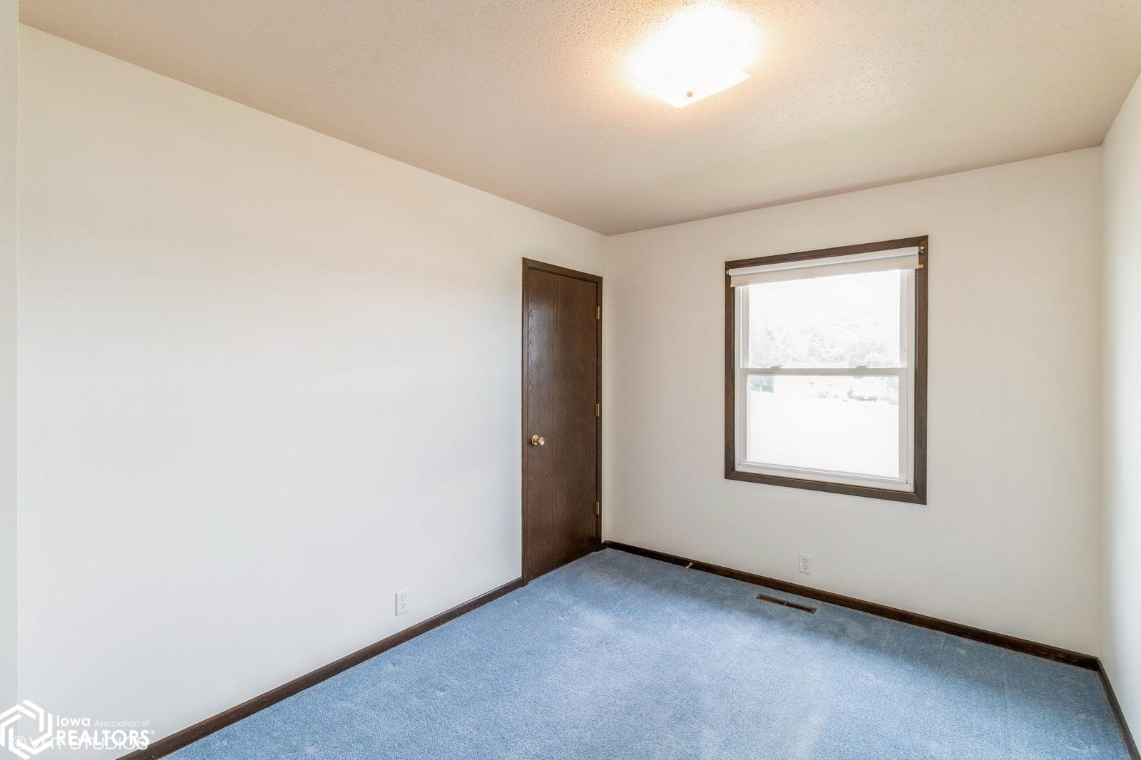 208 Young Street, Marshalltown, Iowa image 17