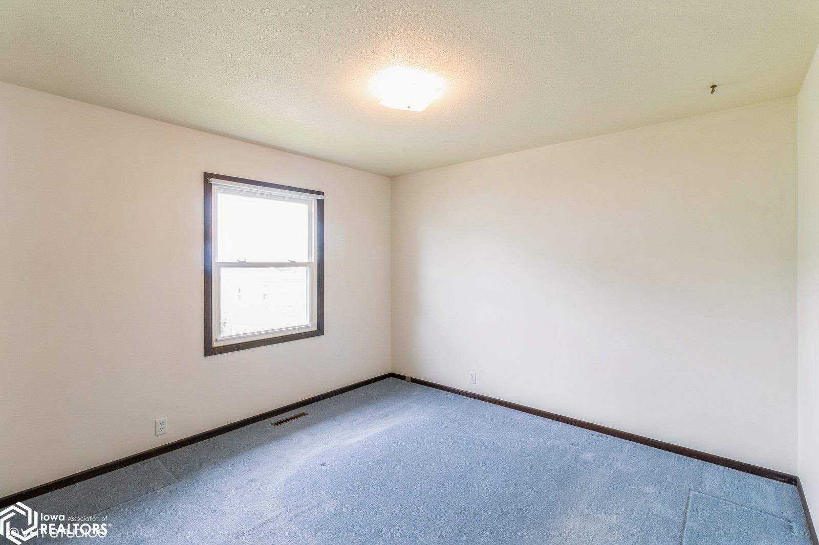 208 Young Street, Marshalltown, Iowa image 18
