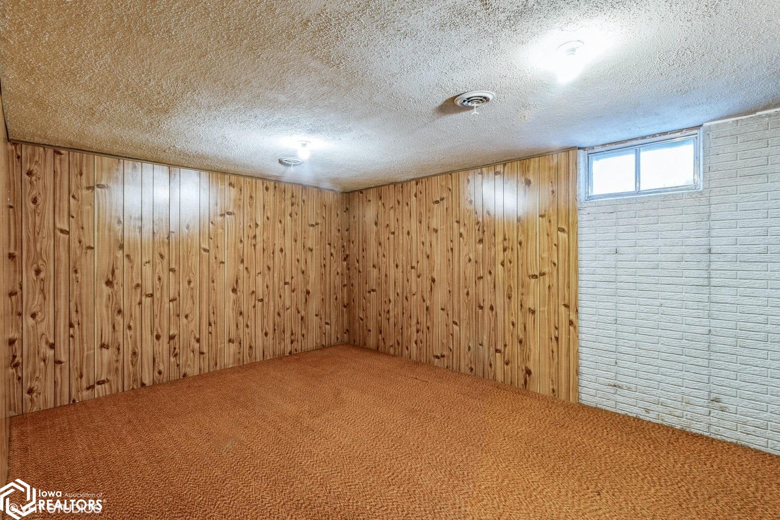 208 Young Street, Marshalltown, Iowa image 23