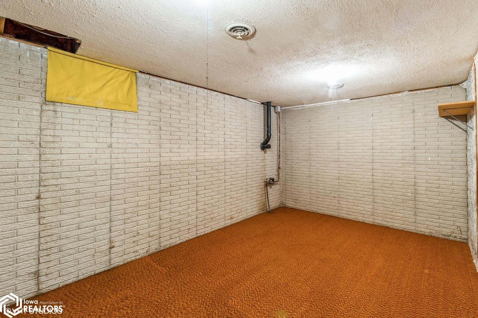 208 Young Street, Marshalltown, Iowa image 25