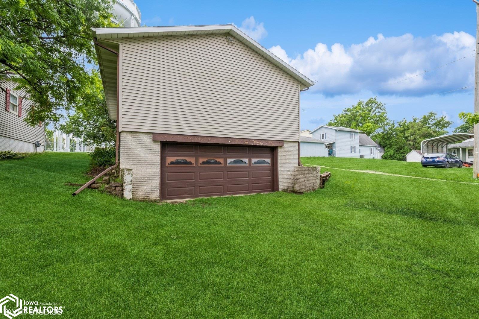 208 Young Street, Marshalltown, Iowa image 7