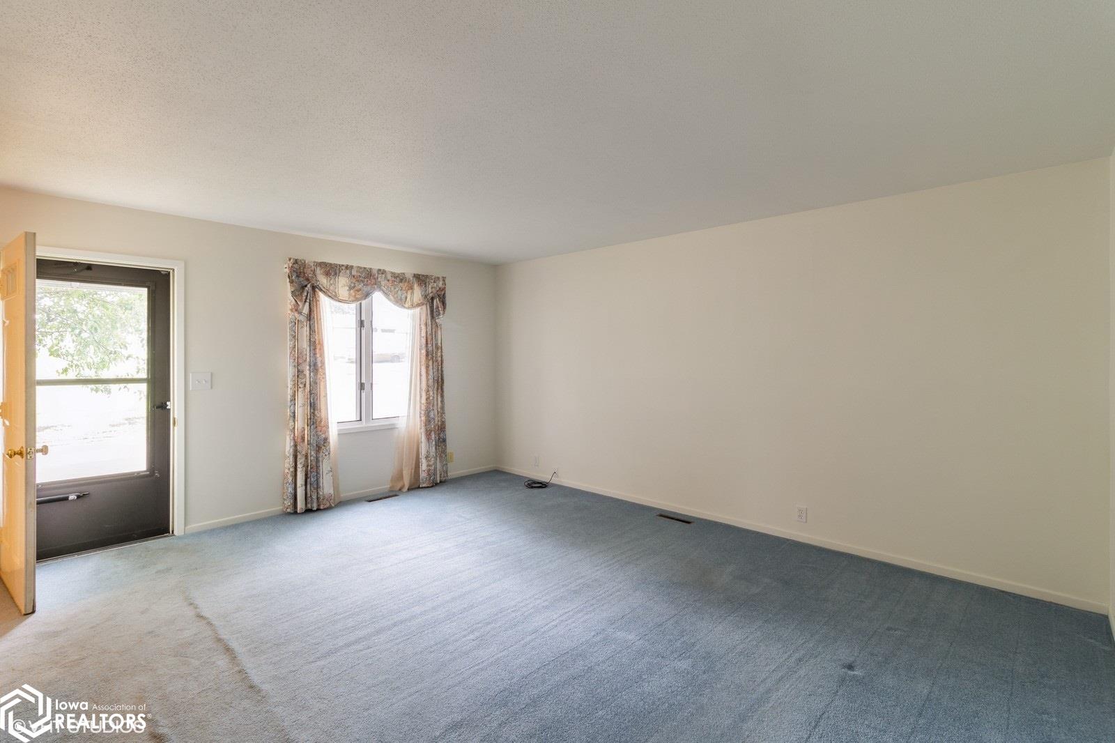 208 Young Street, Marshalltown, Iowa image 9