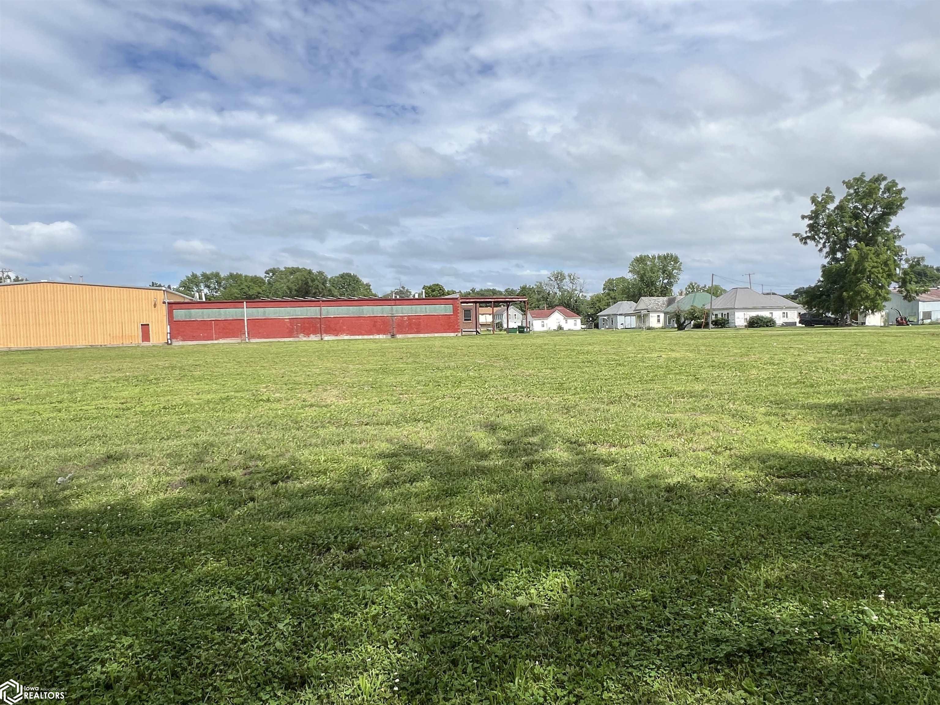 610 W Stone Avenue, Fairfield, Iowa image 2