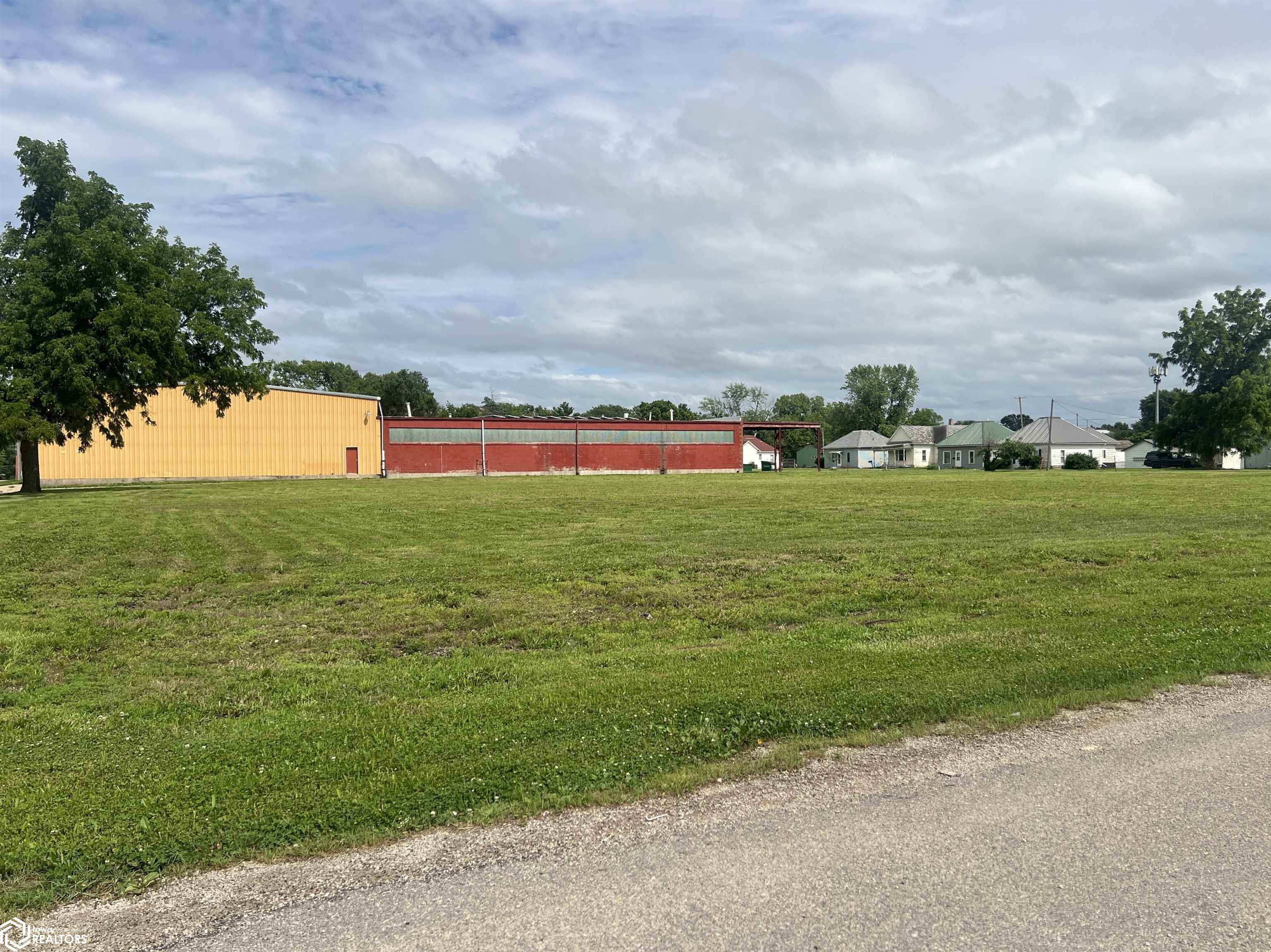 610 W Stone Avenue, Fairfield, Iowa image 3