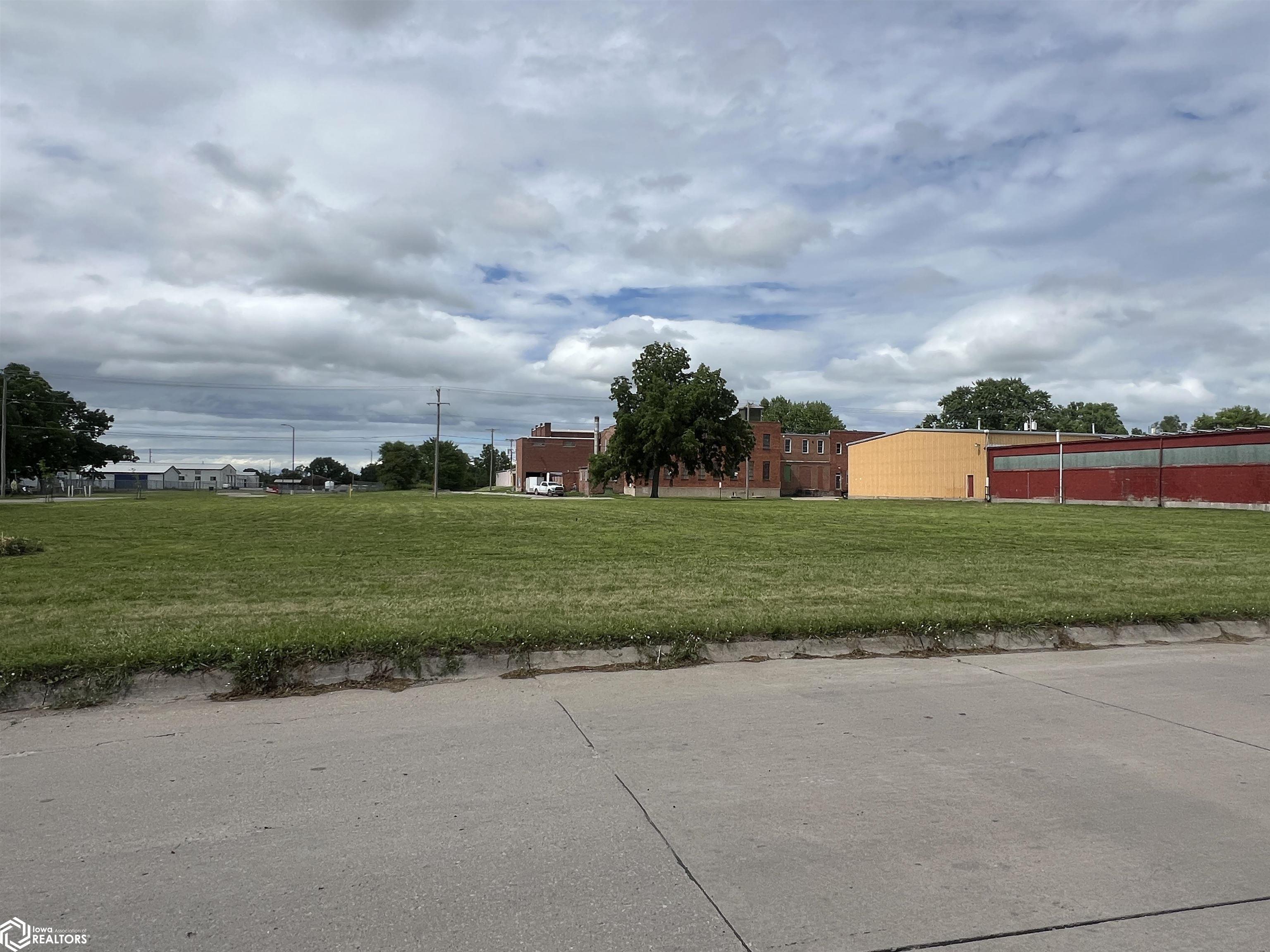 610 W Stone Avenue, Fairfield, Iowa image 6