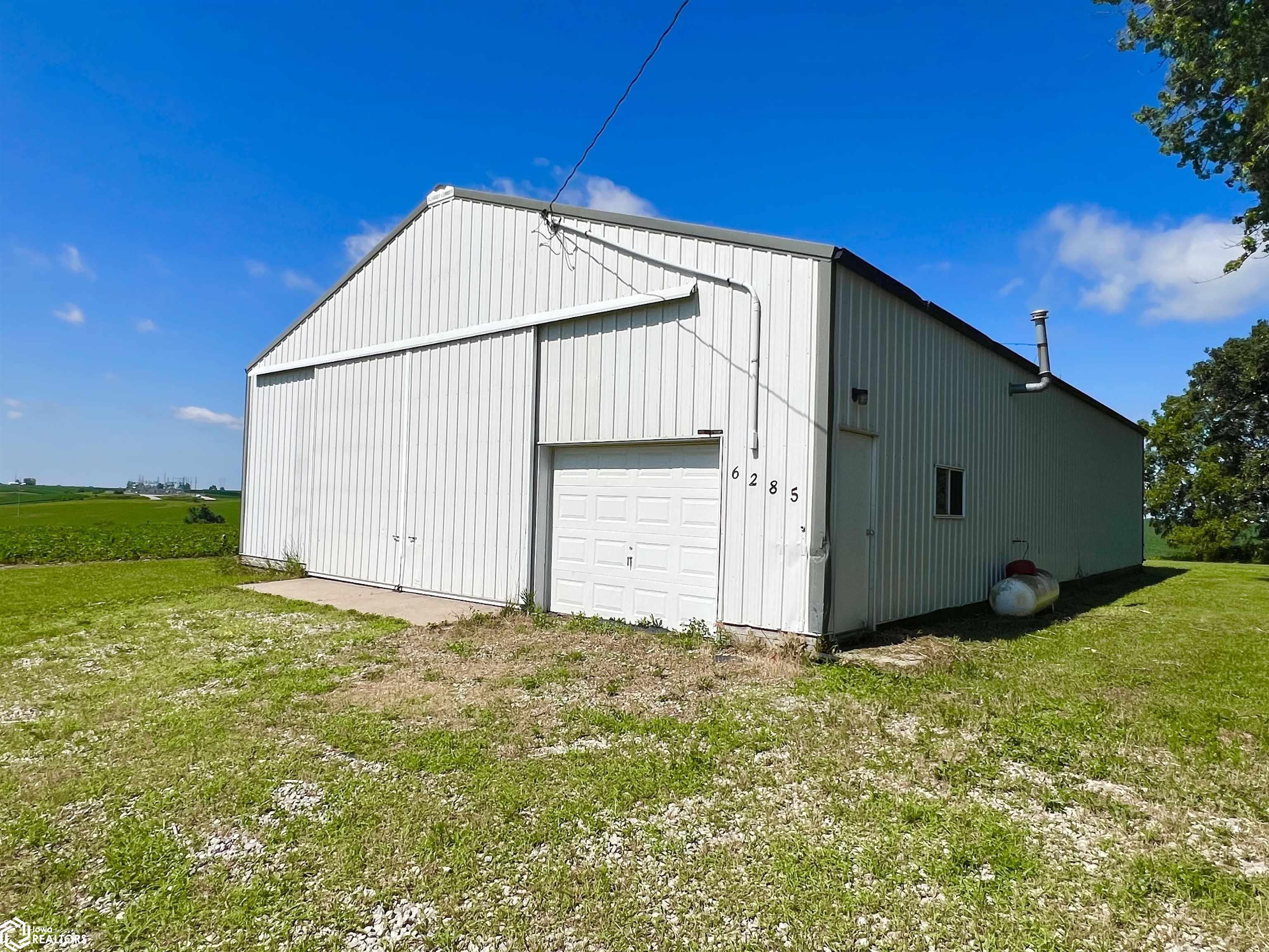 6285 E 28th Street, Newton, Iowa image 25