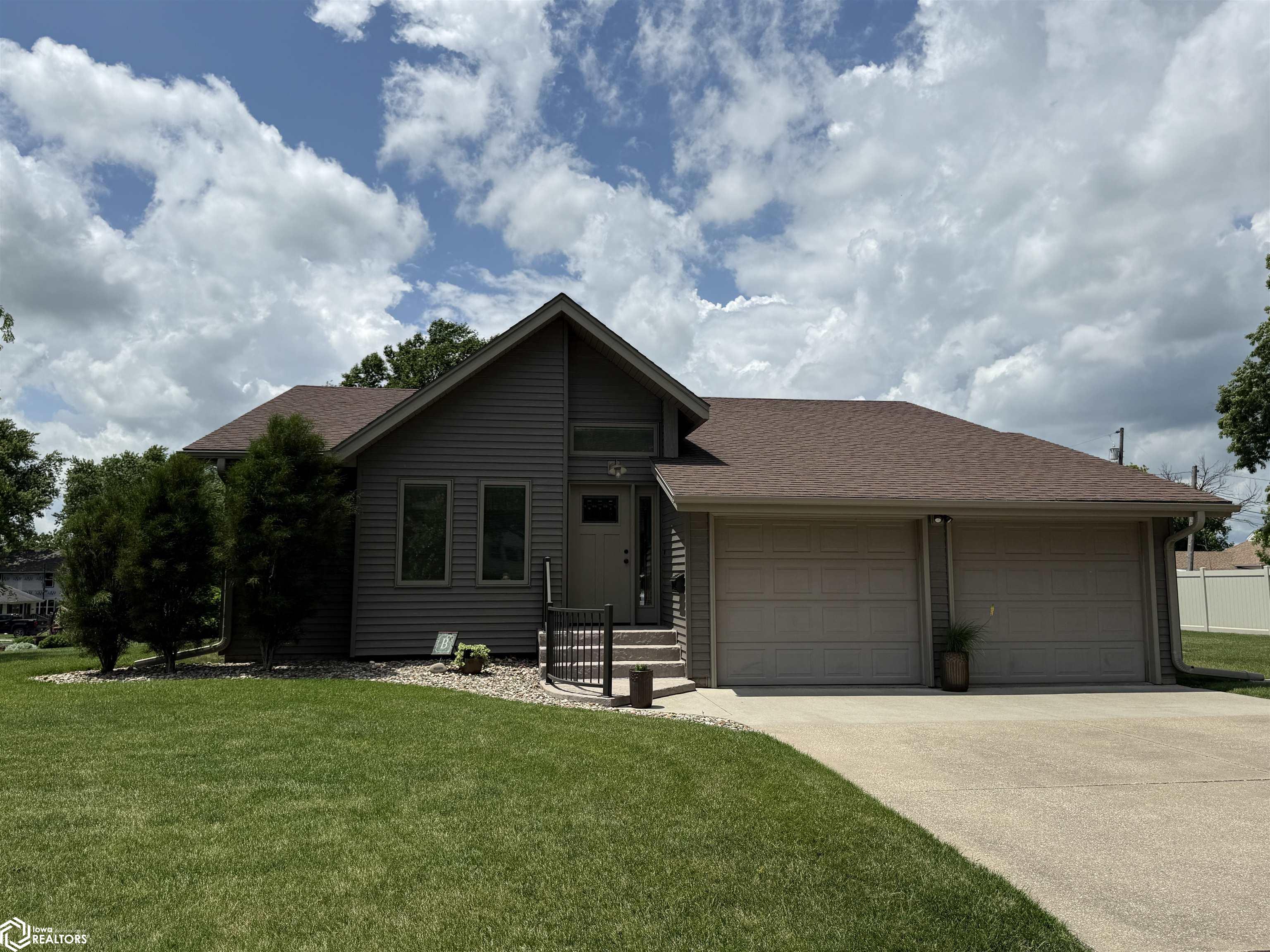 300 N Sumner Avenue, Creston, Iowa image 1