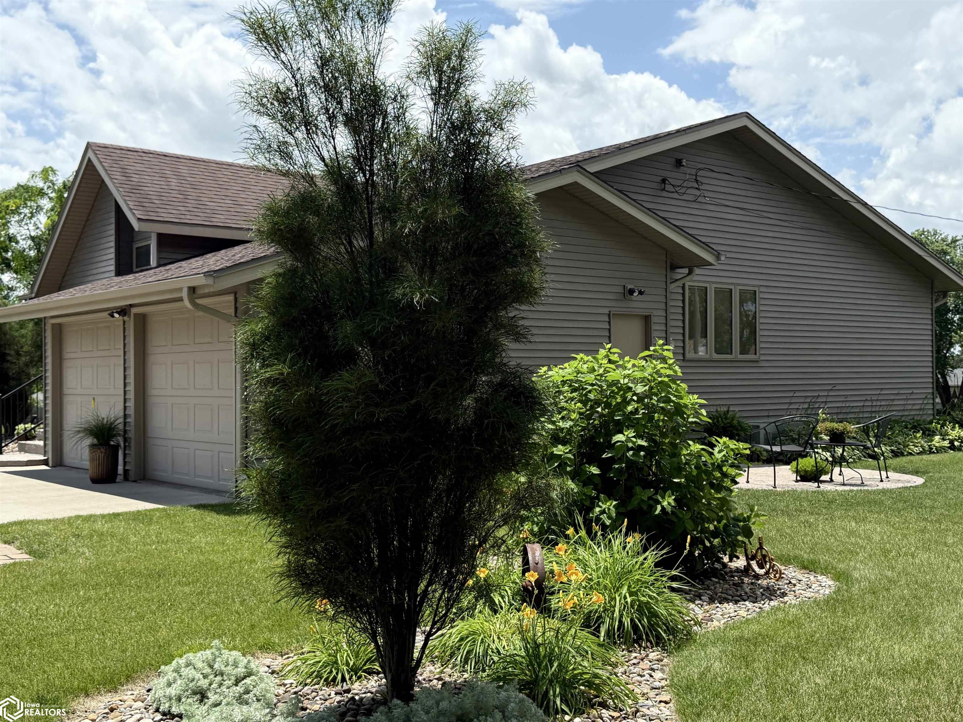 300 N Sumner Avenue, Creston, Iowa image 2
