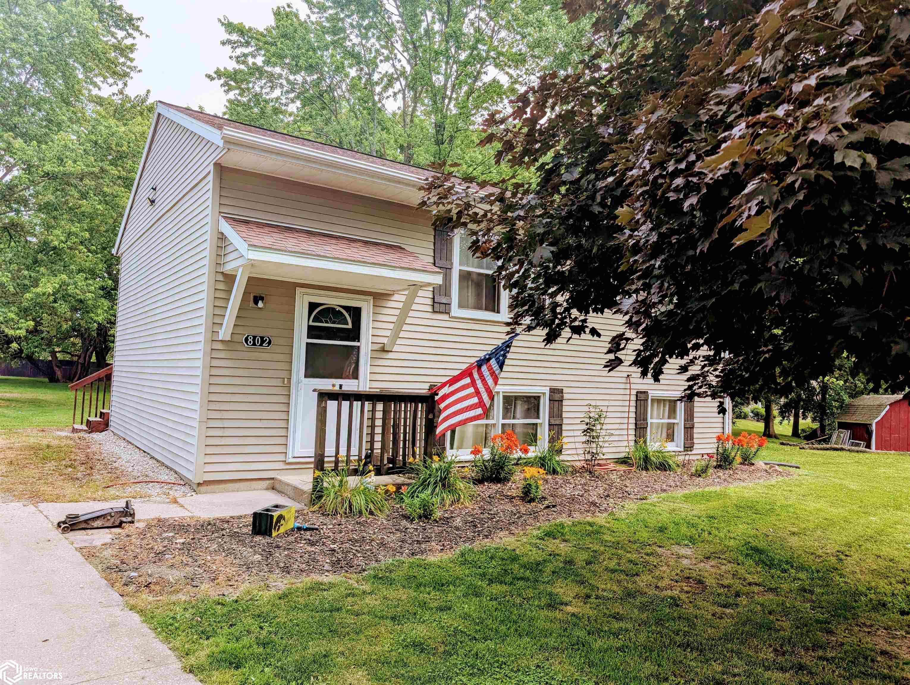 802 N Bergdahl Circle, Mount Pleasant, Iowa image 1